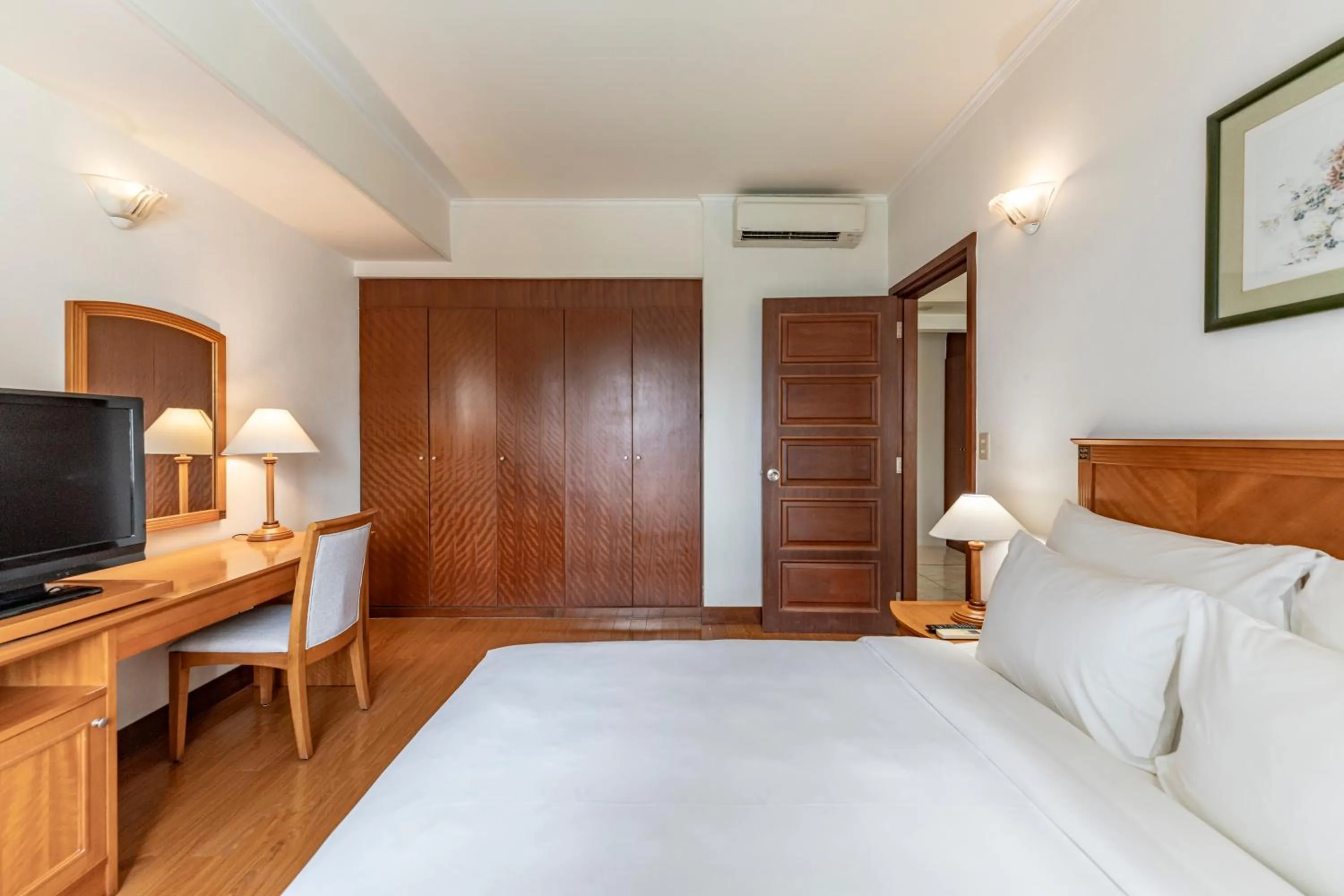 Bed in Garden View Court Suites Ho Chi Minh City