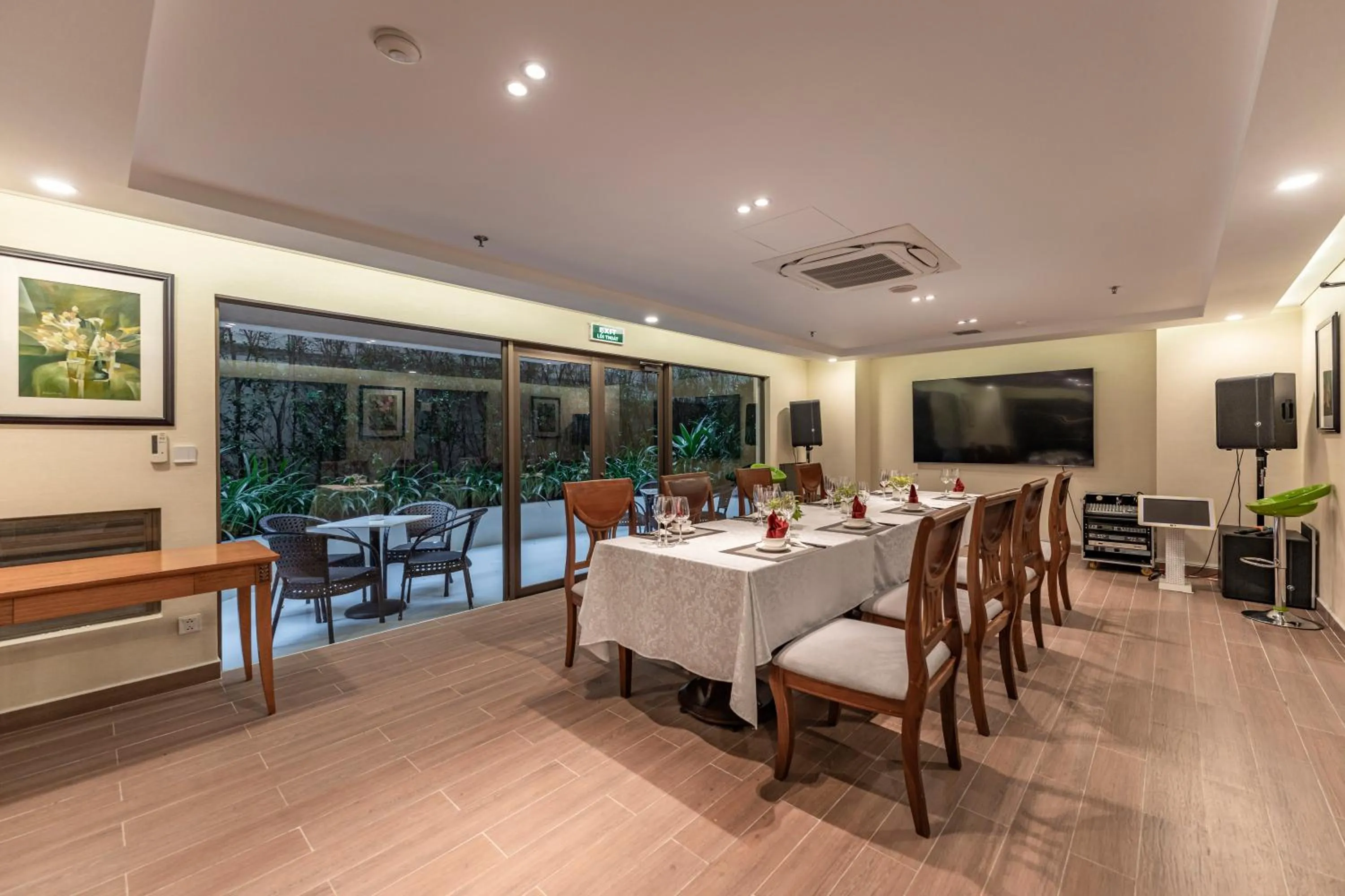 Restaurant/places to eat in Garden View Court Suites Ho Chi Minh City