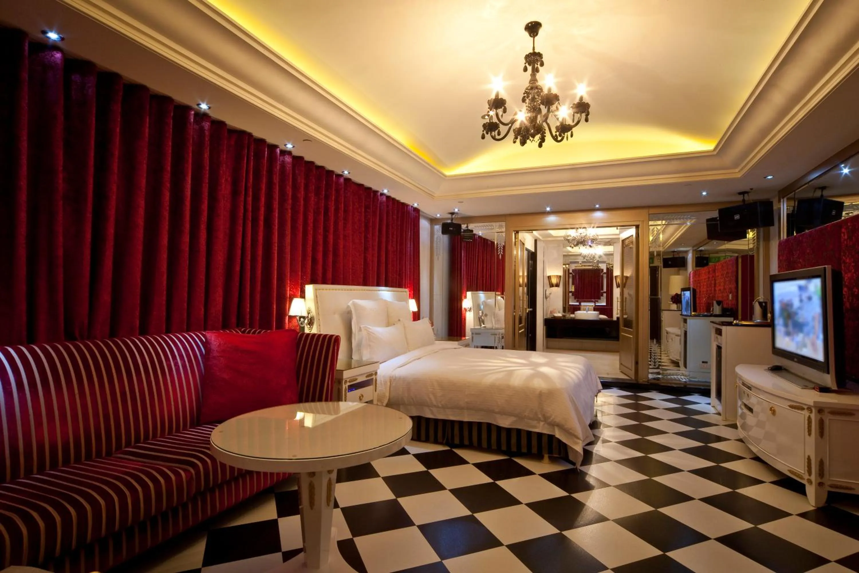 Living room, Bed in Wego Hotel - Linsen