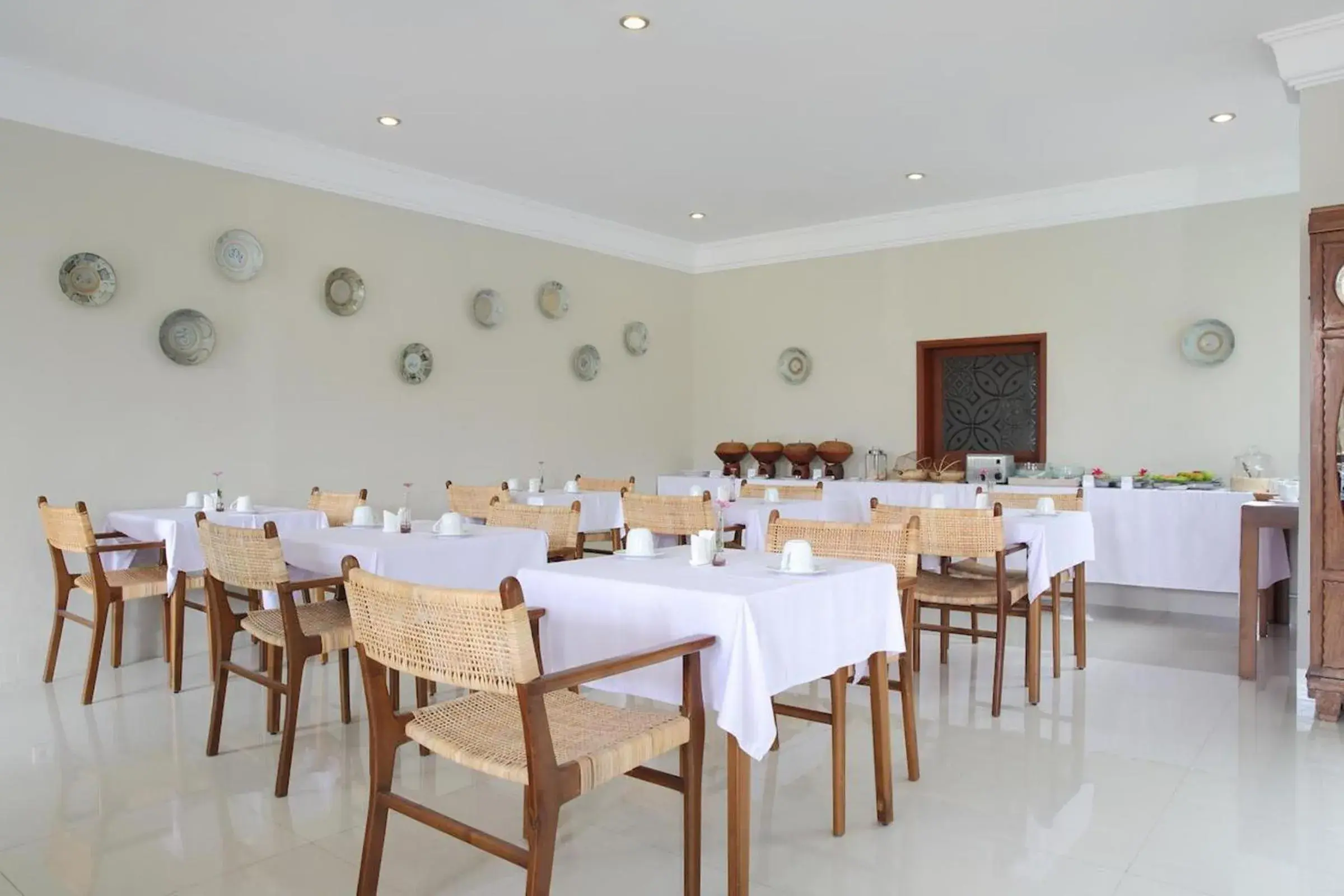 Restaurant/places to eat in Seminyak Lagoon All Suites Hotel Restaurant/places to eat in Seminyak Lagoon All Suites Hotel