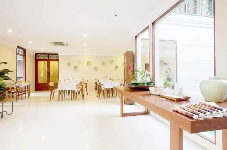 Restaurant/places to eat in Seminyak Lagoon All Suites Hotel Restaurant/places to eat in Seminyak Lagoon All Suites Hotel