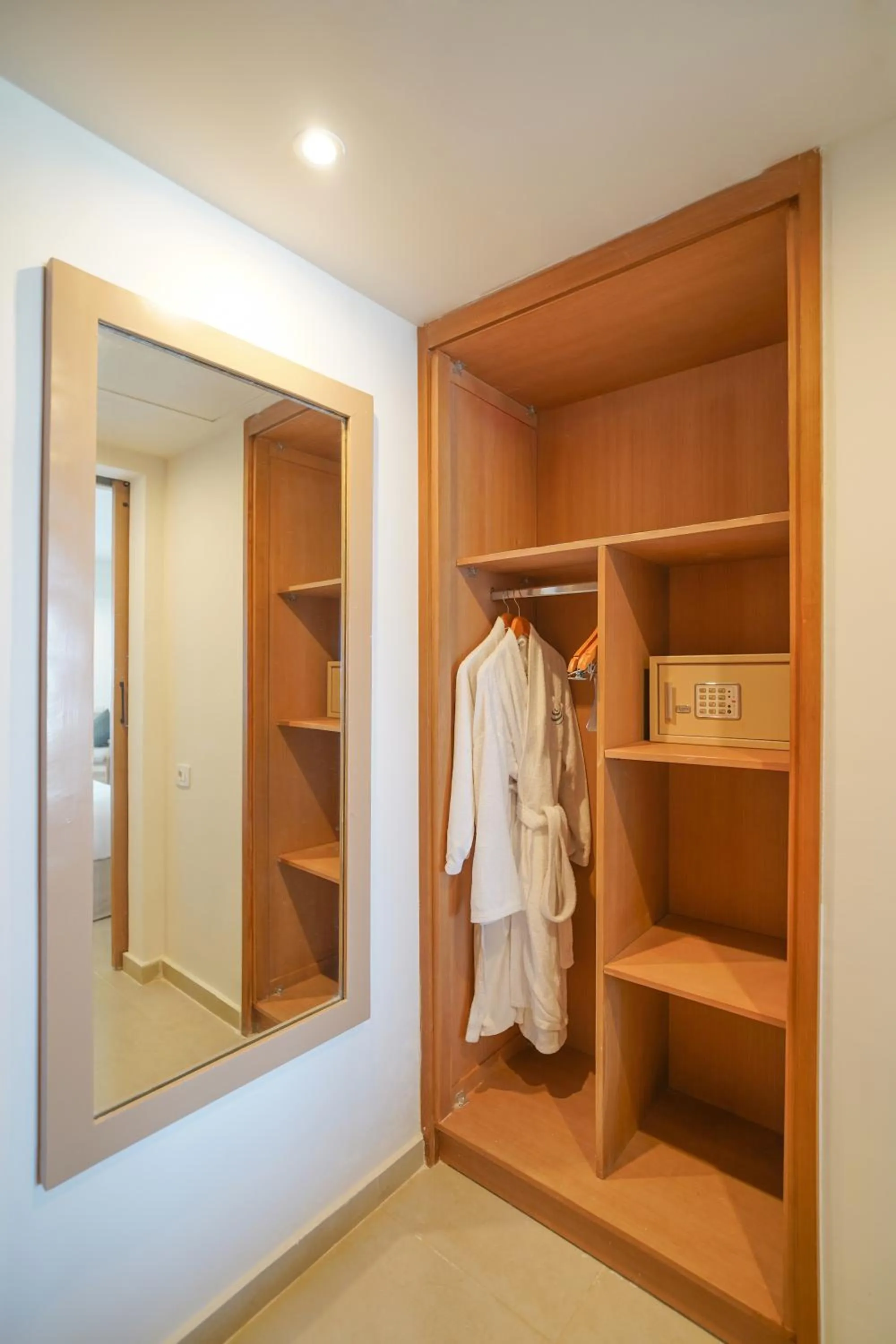 wardrobe in Safir Sharm Waterfalls Resort
