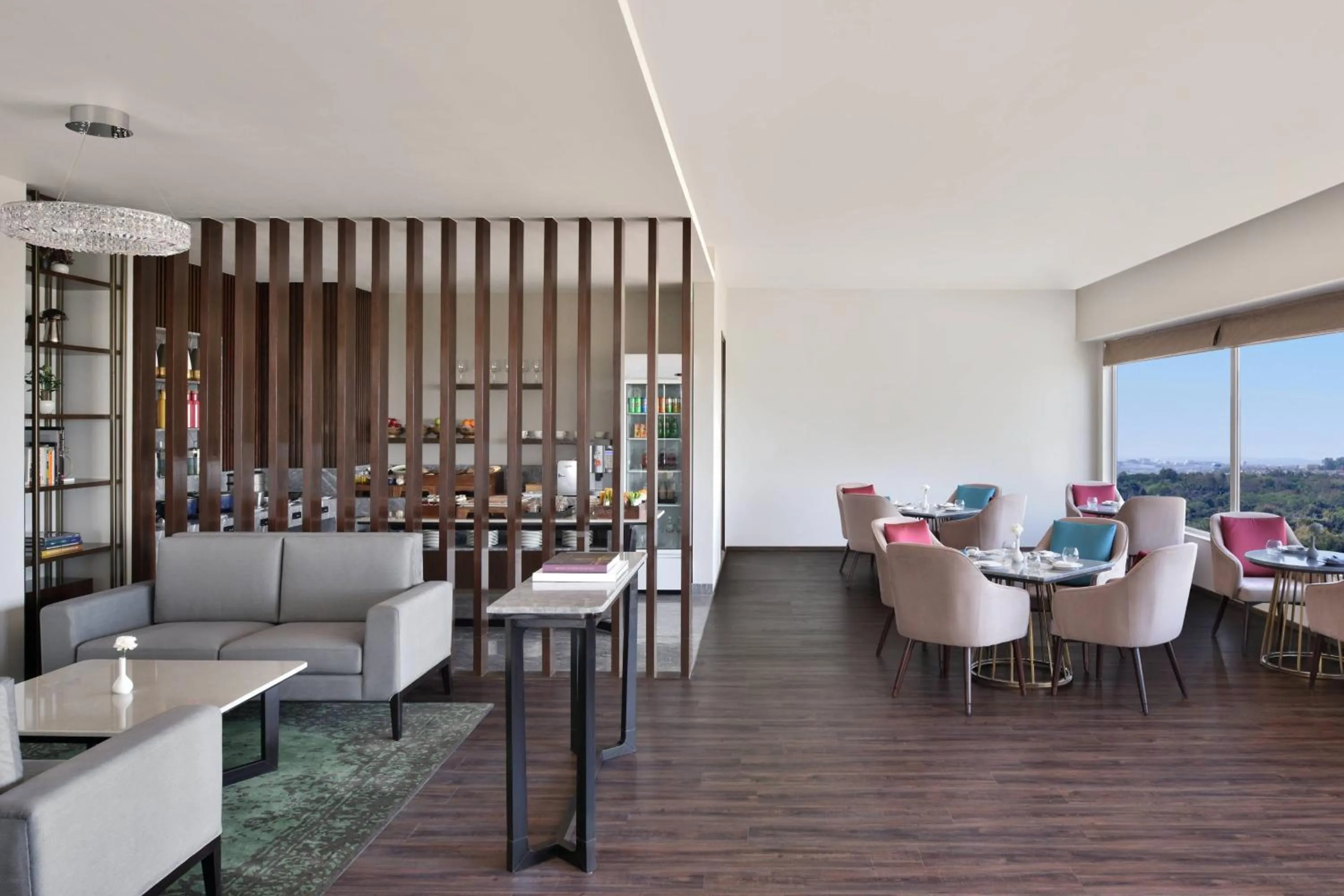 Lounge or bar in Courtyard by Marriott Bhopal