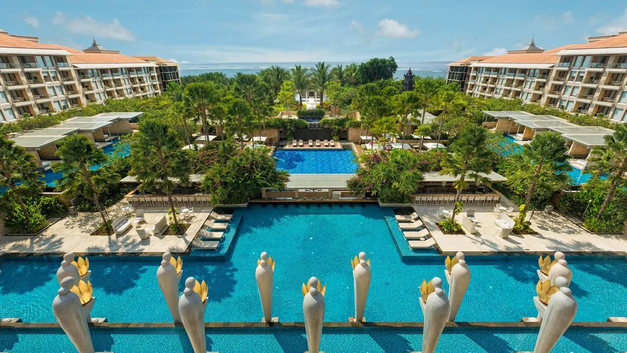 Swimming pool in Mulia Resort Swimming pool in Mulia Resort