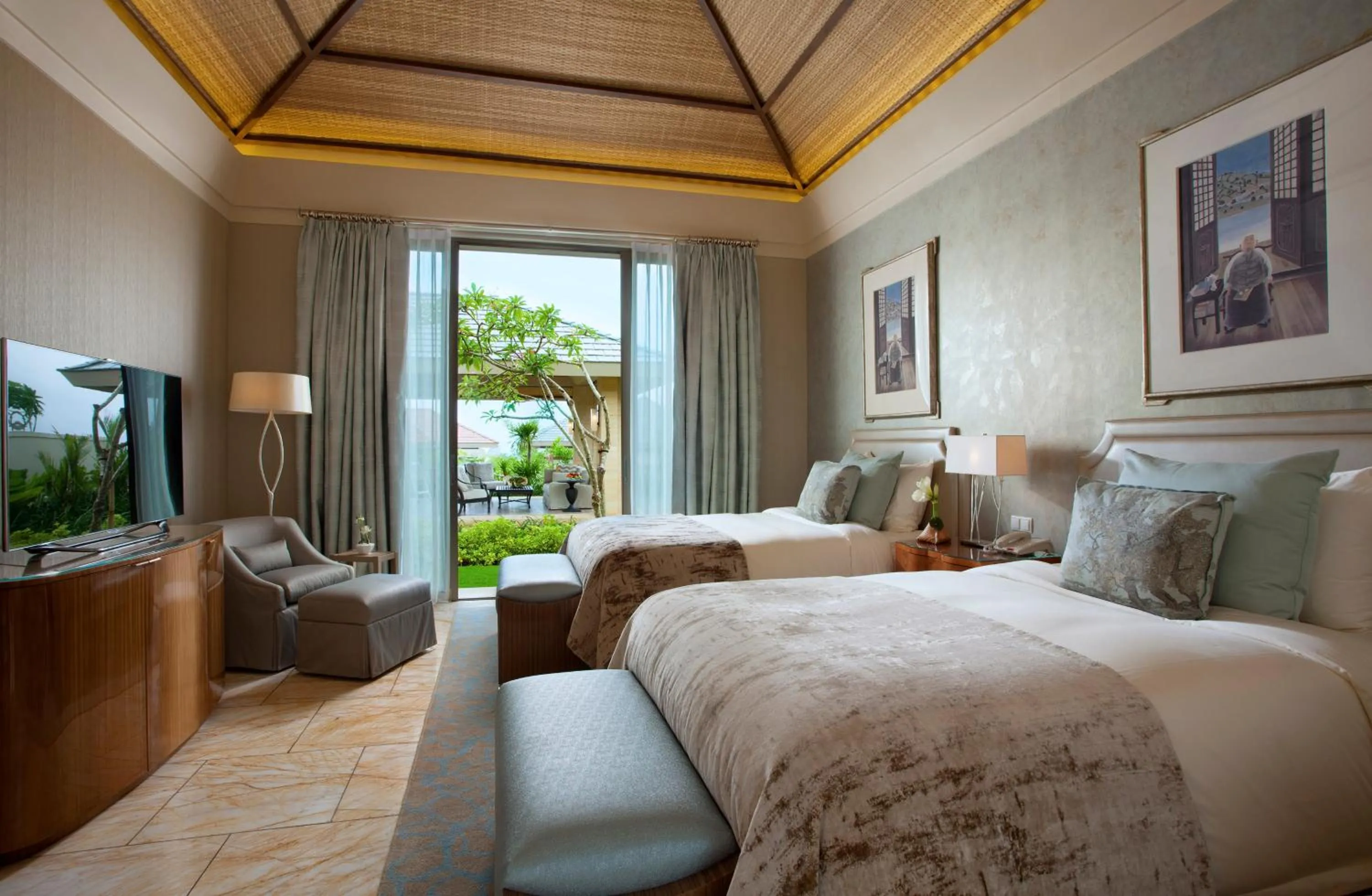 Bedroom, Bed in Mulia Villas