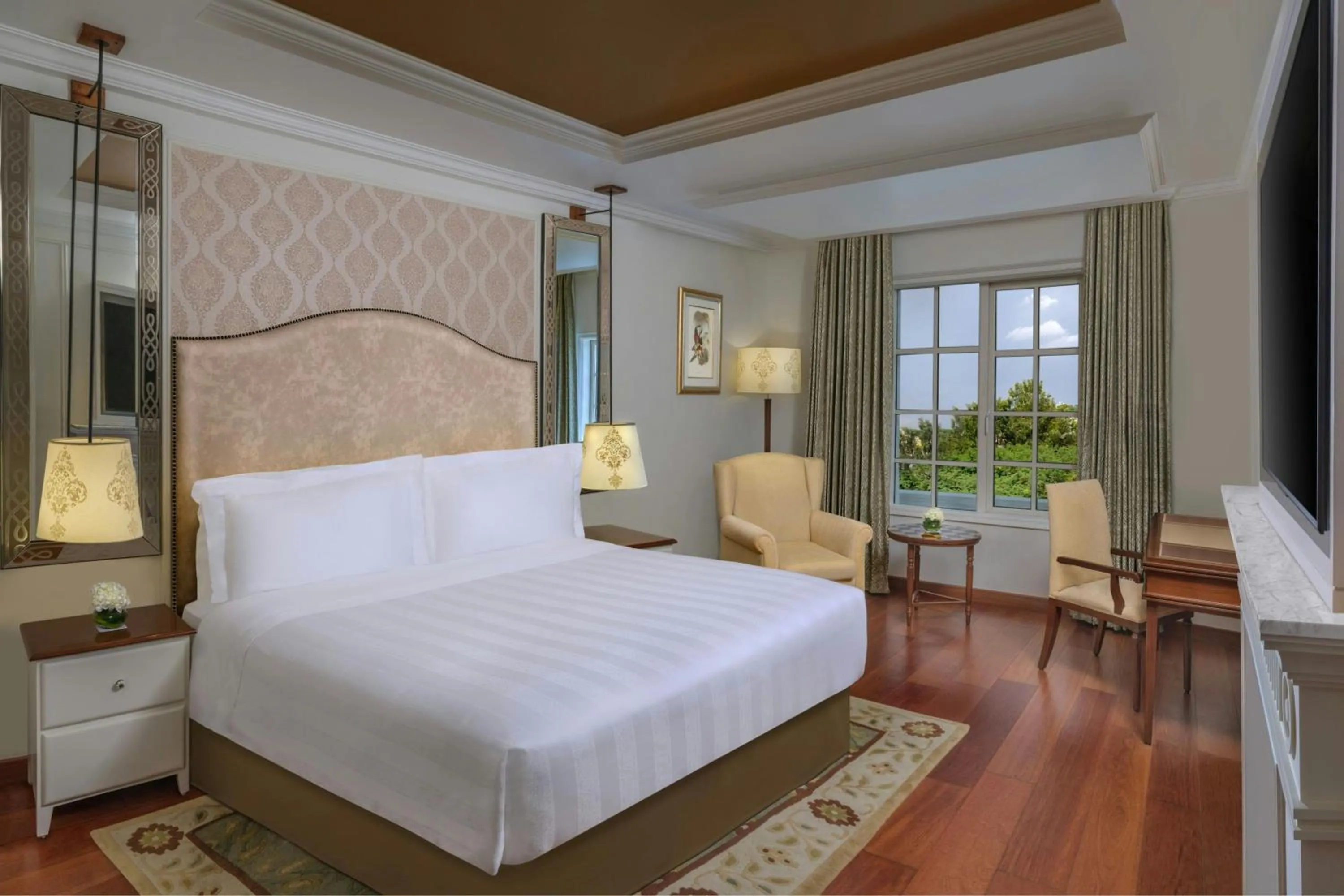 Photo of the whole room, Bed in ITC Windsor, a Luxury Collection Hotel, Bengaluru