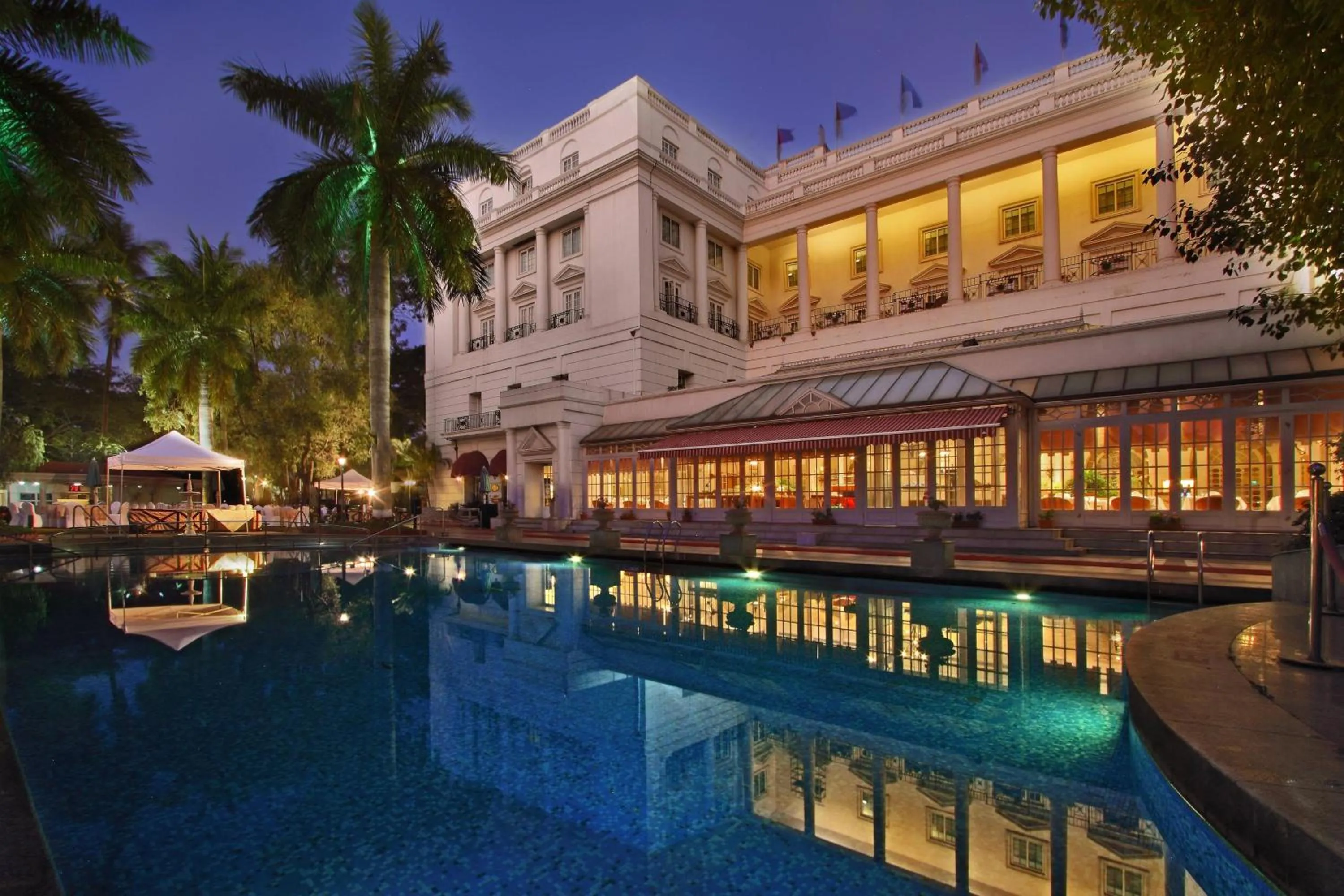 Swimming pool in ITC Windsor, a Luxury Collection Hotel, Bengaluru