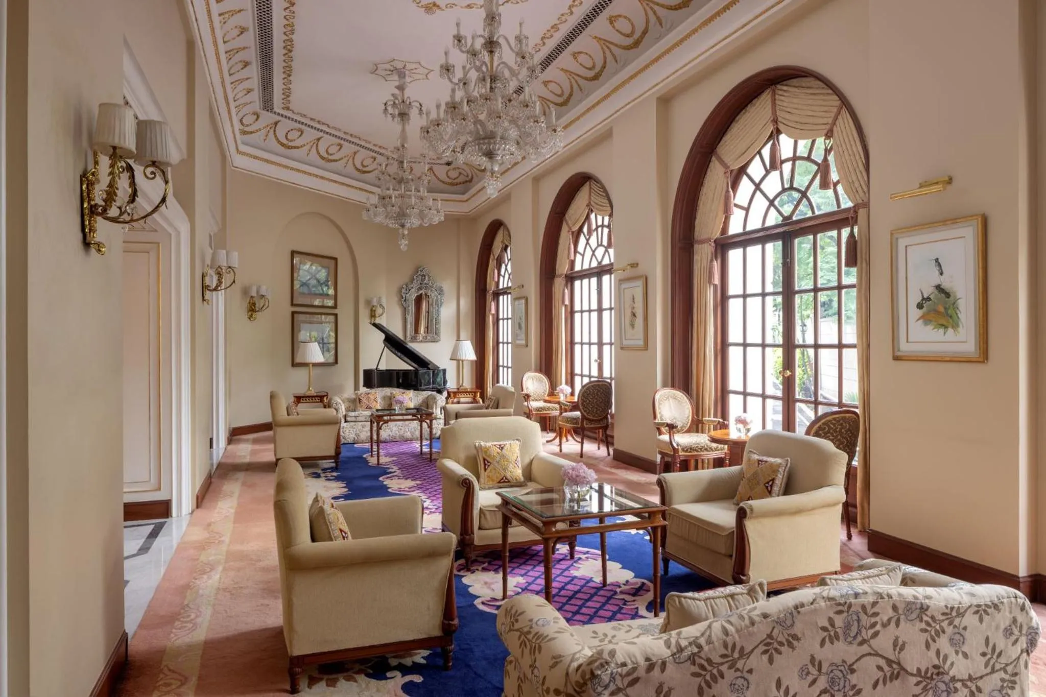 Lounge or bar in ITC Windsor, a Luxury Collection Hotel, Bengaluru