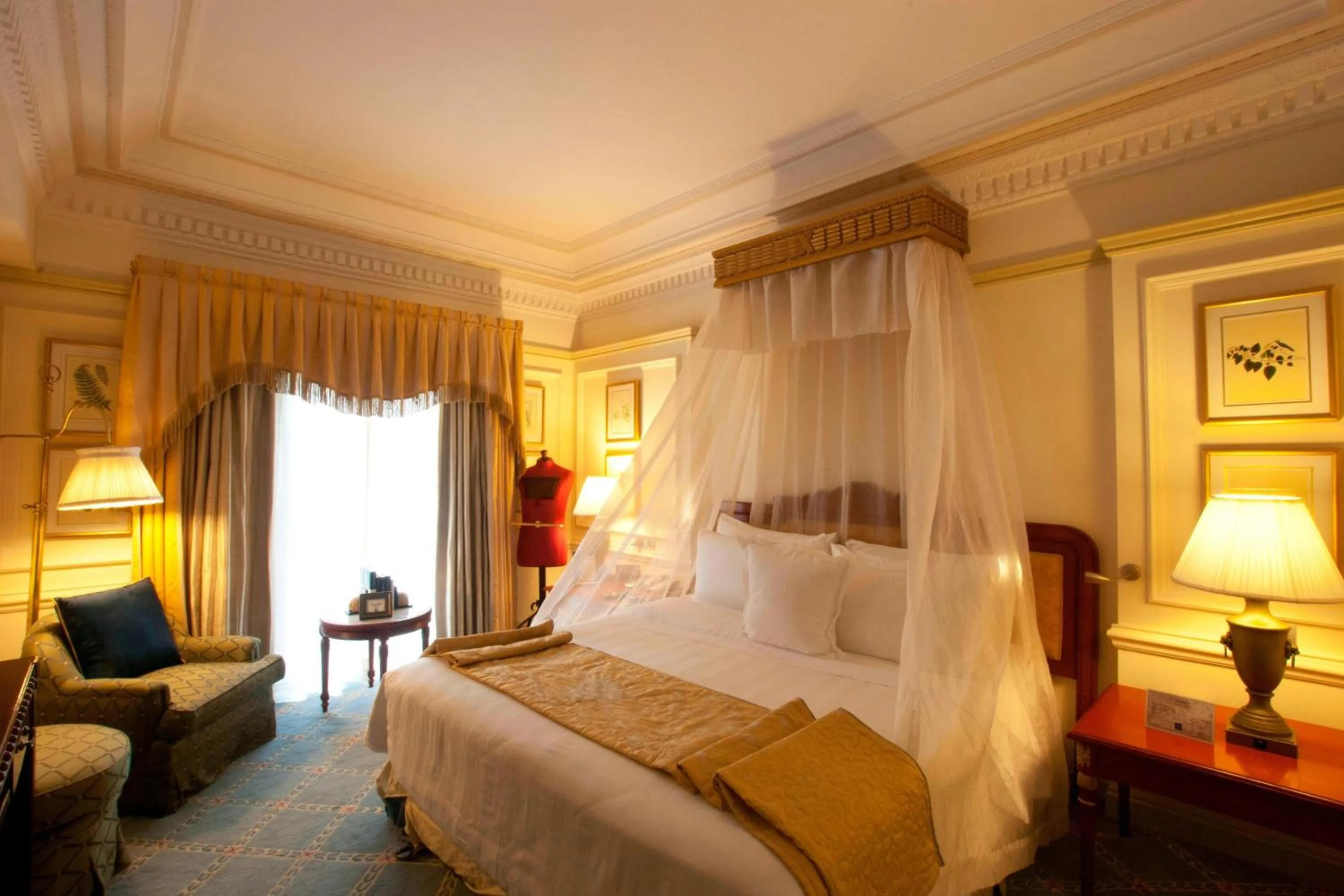 Bedroom, Bed in ITC Windsor, a Luxury Collection Hotel, Bengaluru