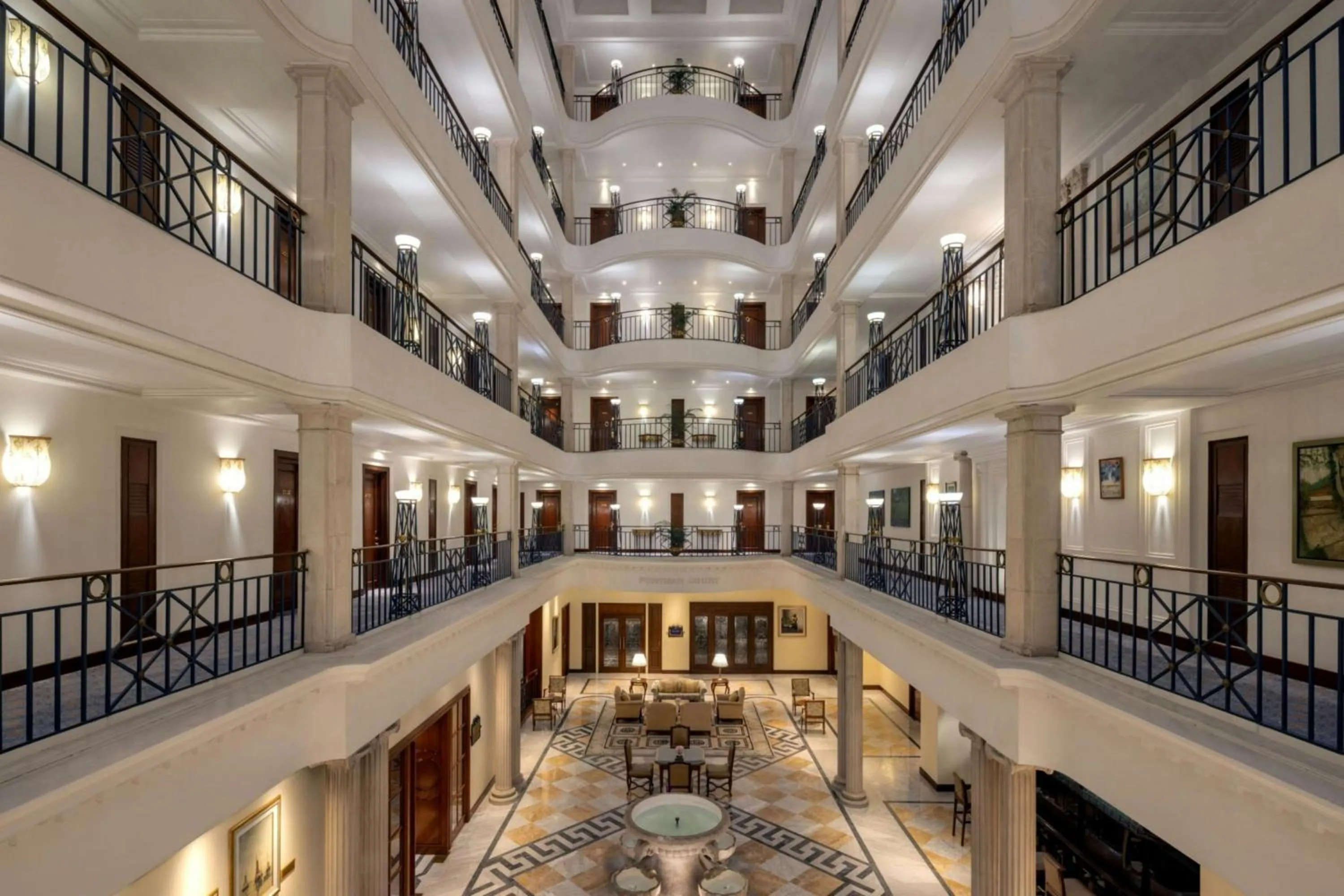 Lobby or reception in ITC Windsor, a Luxury Collection Hotel, Bengaluru