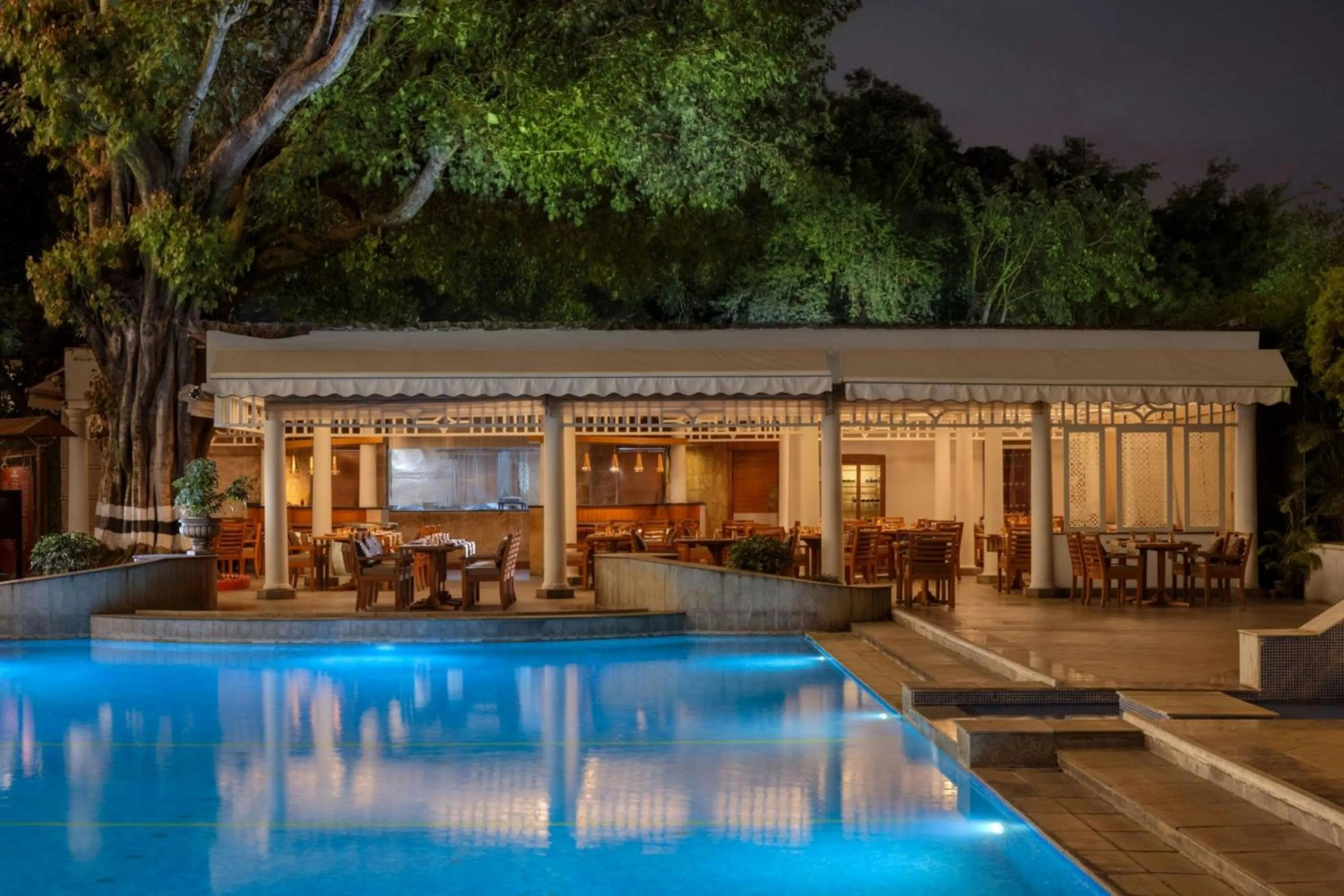 Swimming pool in ITC Windsor, a Luxury Collection Hotel, Bengaluru