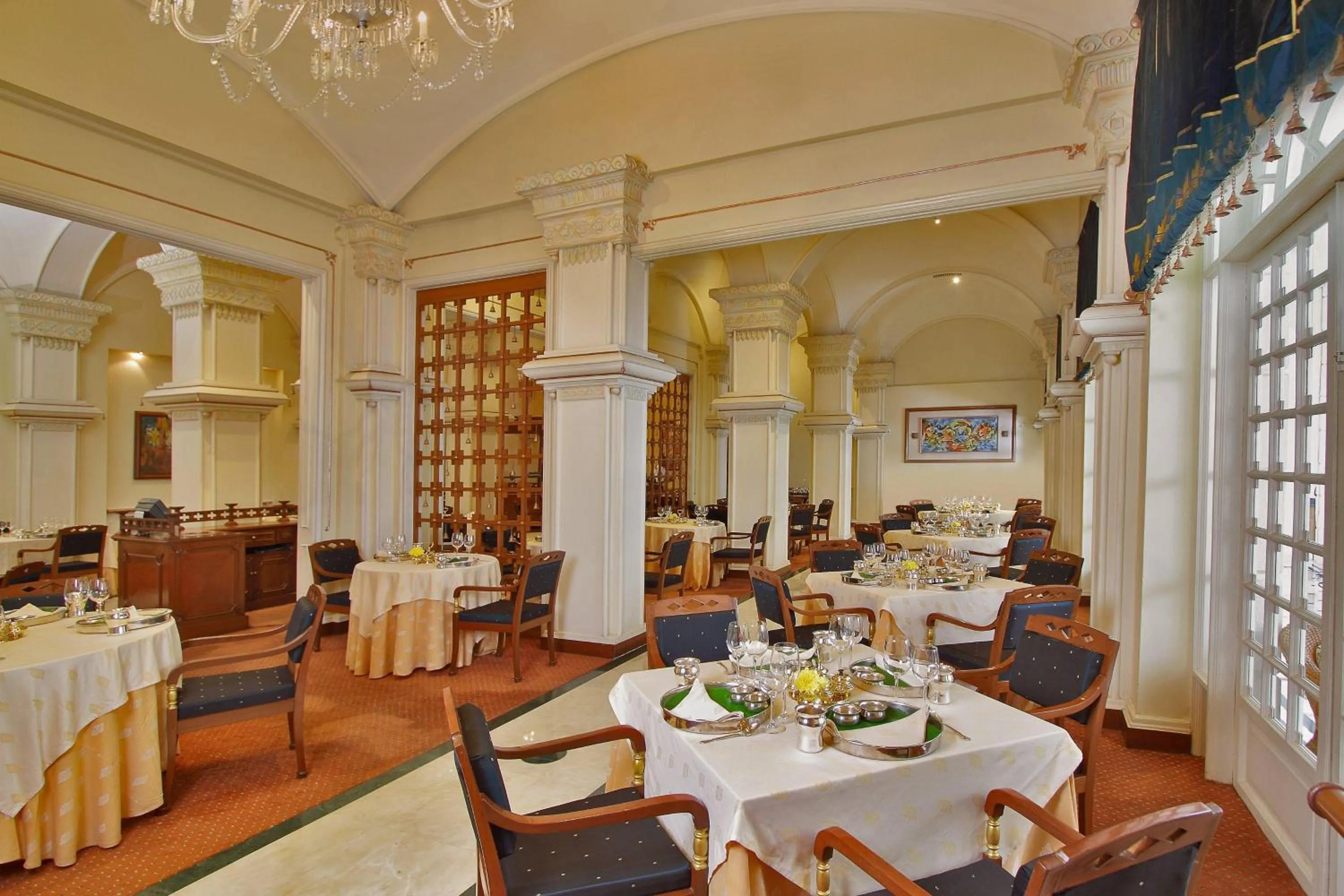 Restaurant/places to eat in ITC Windsor, a Luxury Collection Hotel, Bengaluru