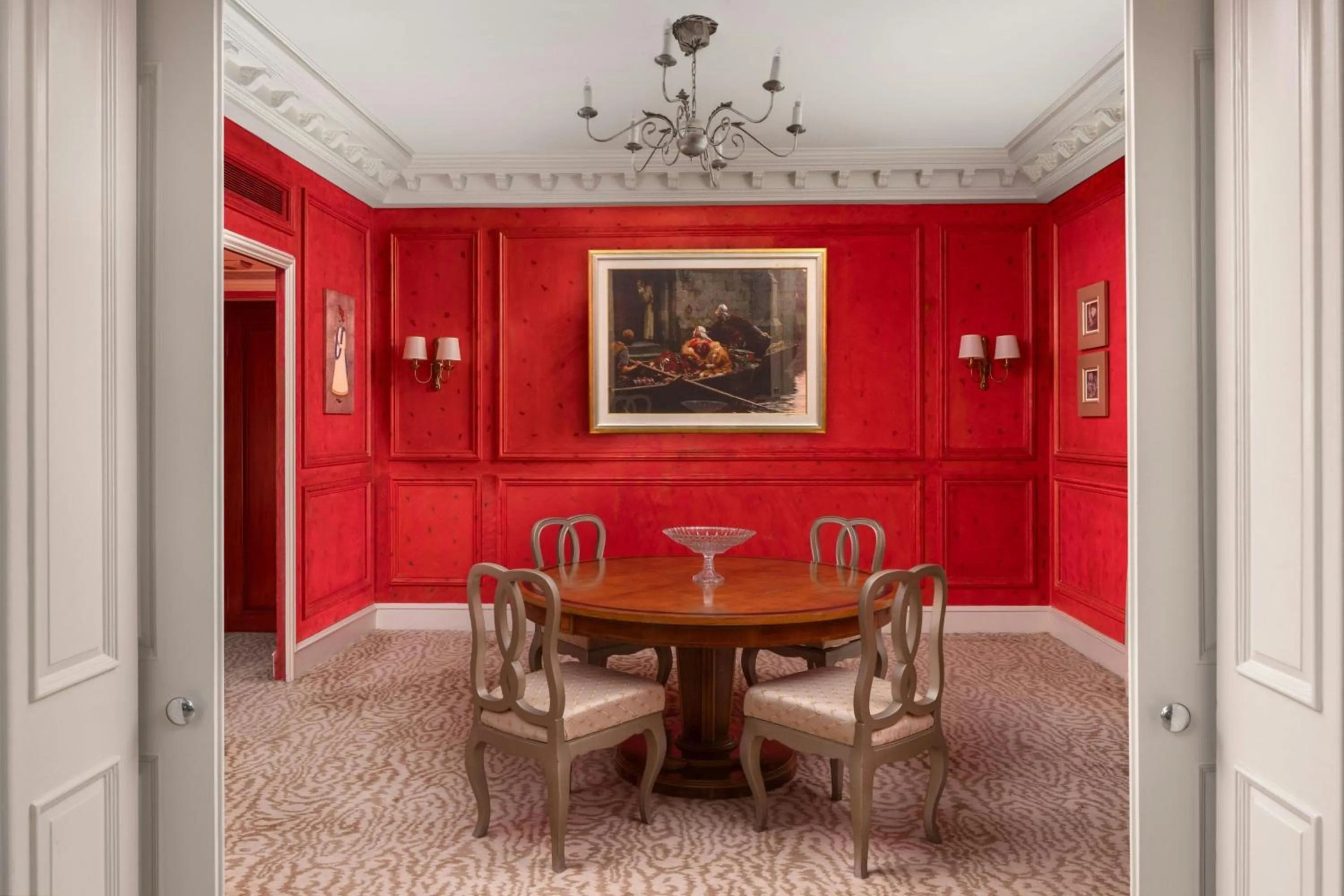 Photo of the whole room in ITC Windsor, a Luxury Collection Hotel, Bengaluru