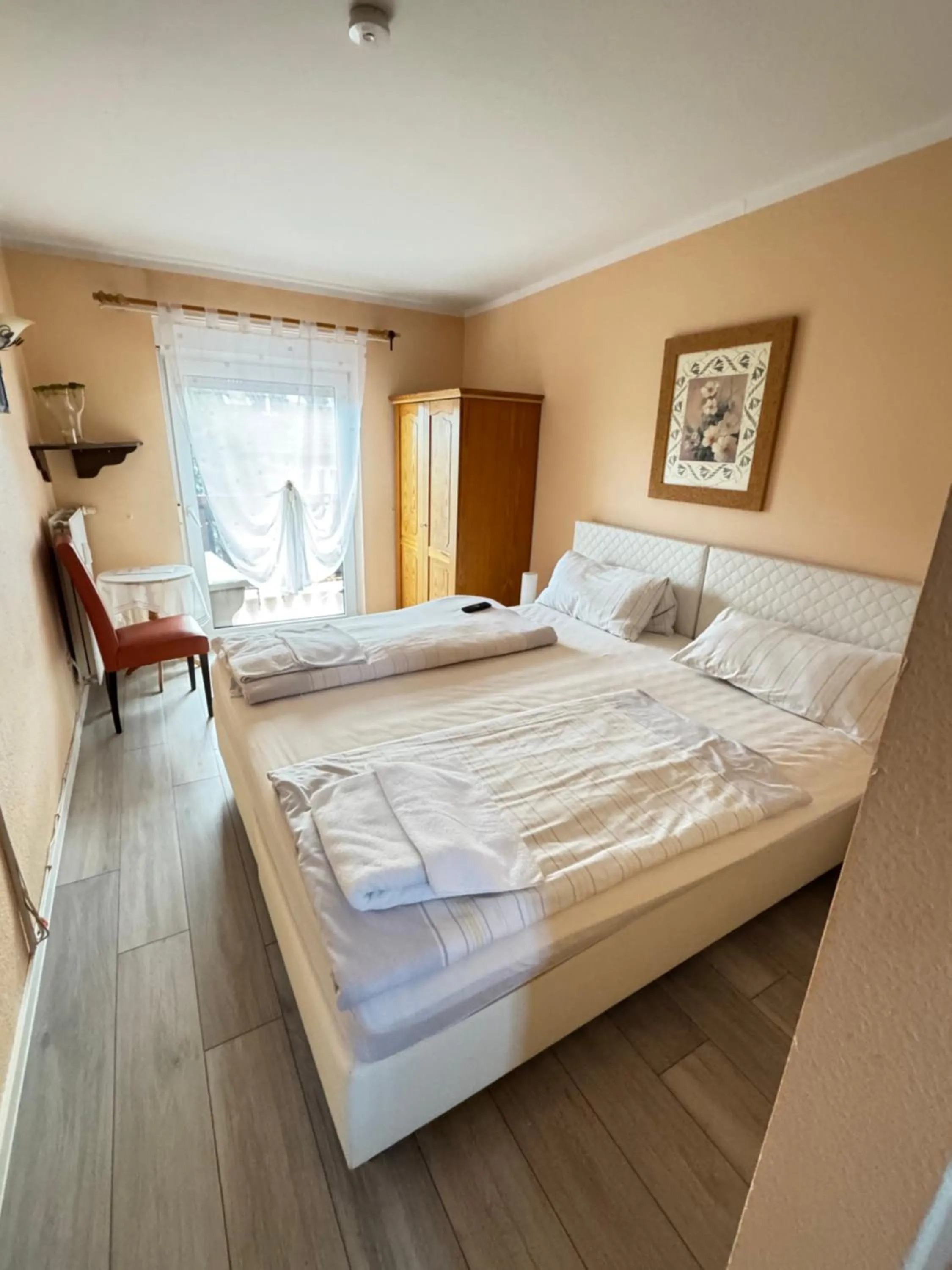 Photo of the whole room, Bed in Hotel zur Küferschenke