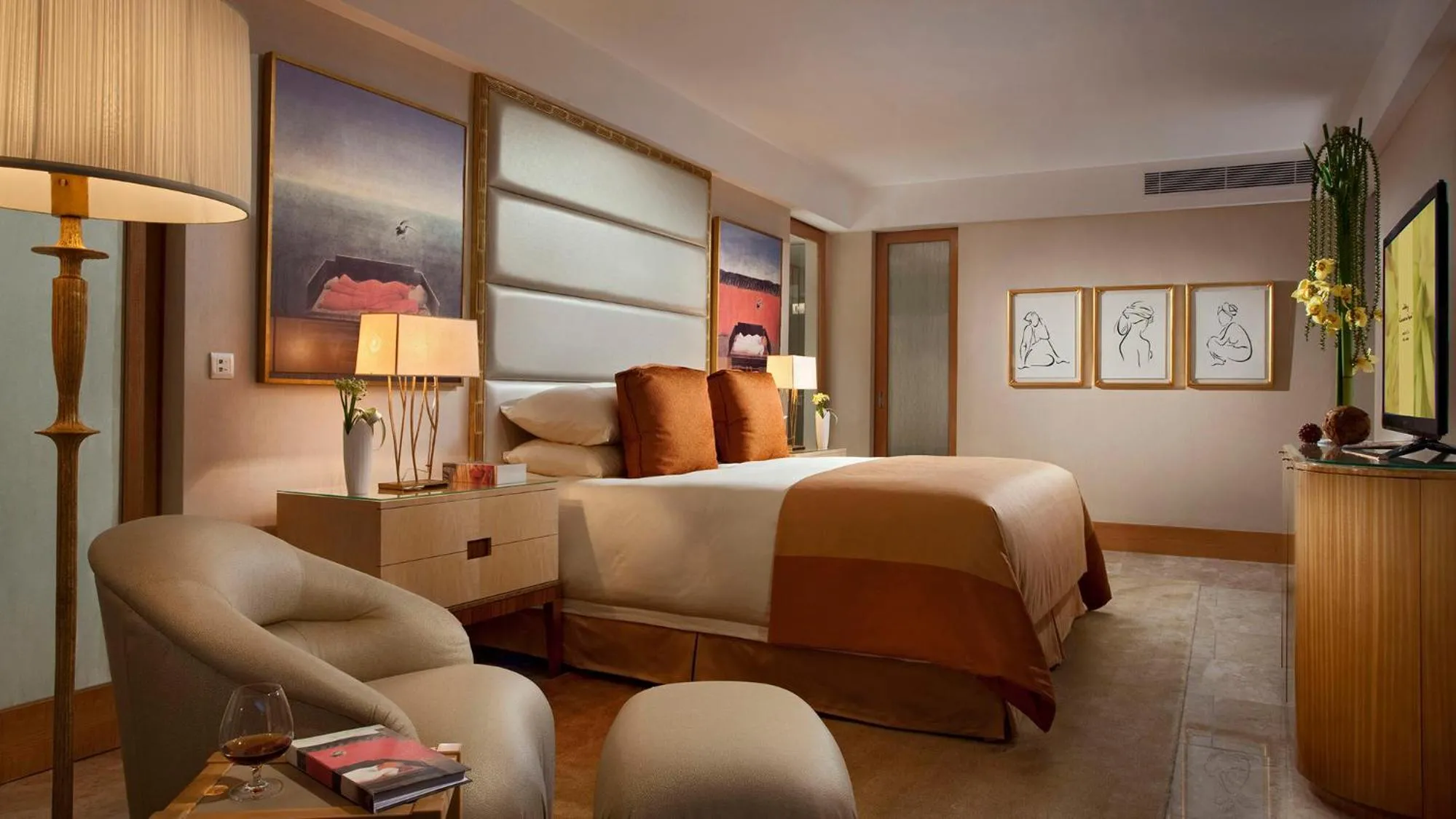 Bedroom, Bed in The Mulia