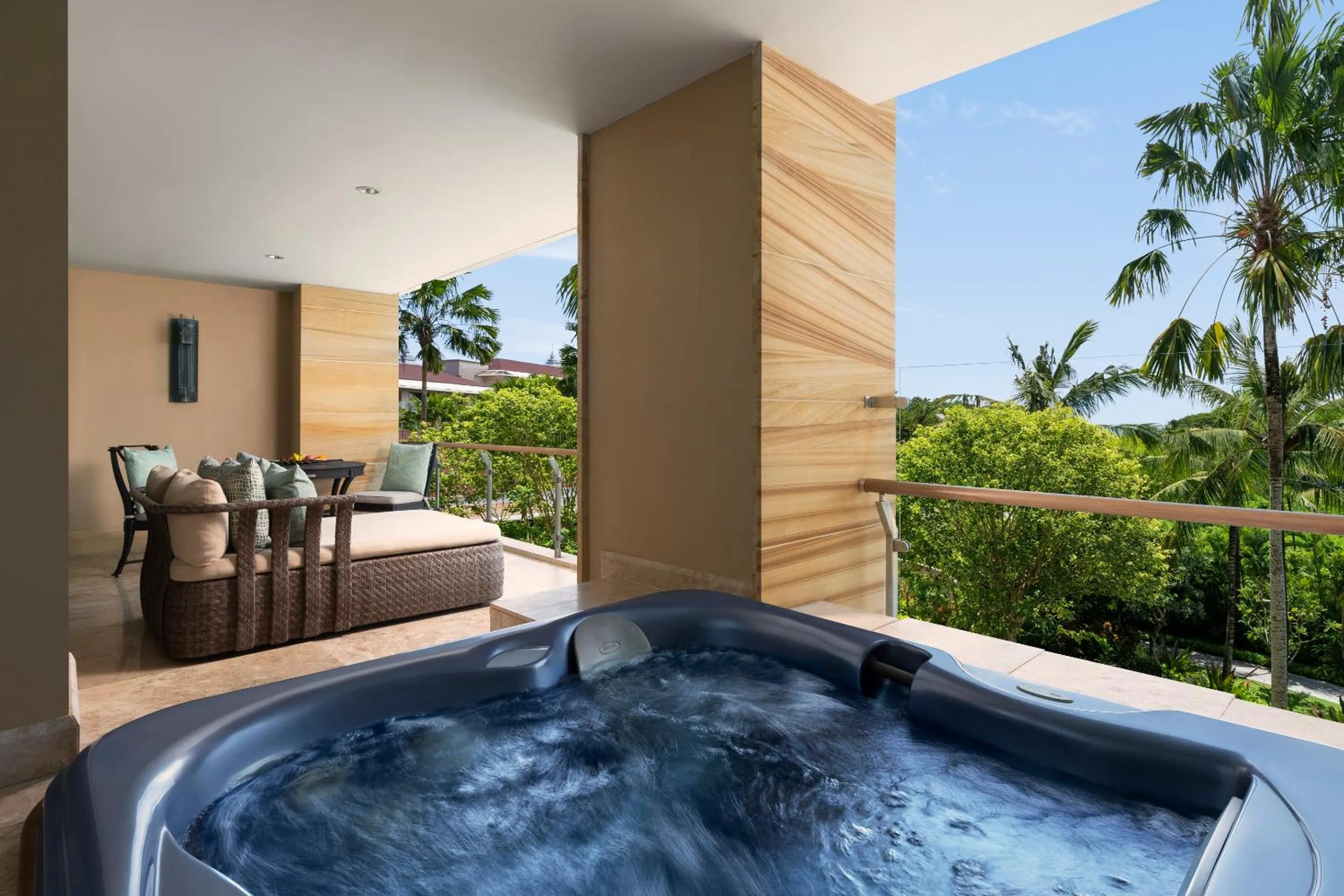 Balcony/Terrace in The Mulia