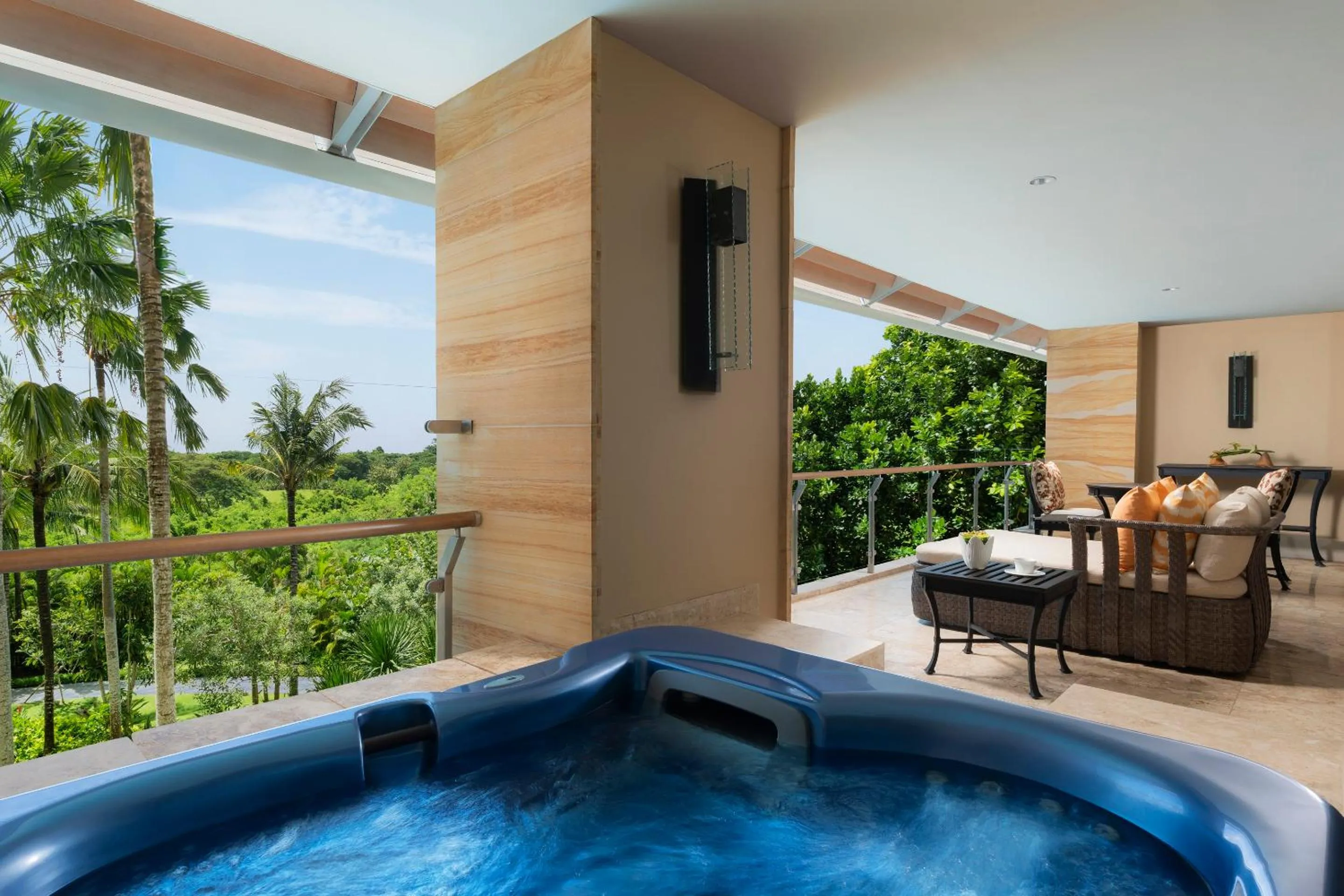 Balcony/Terrace in The Mulia