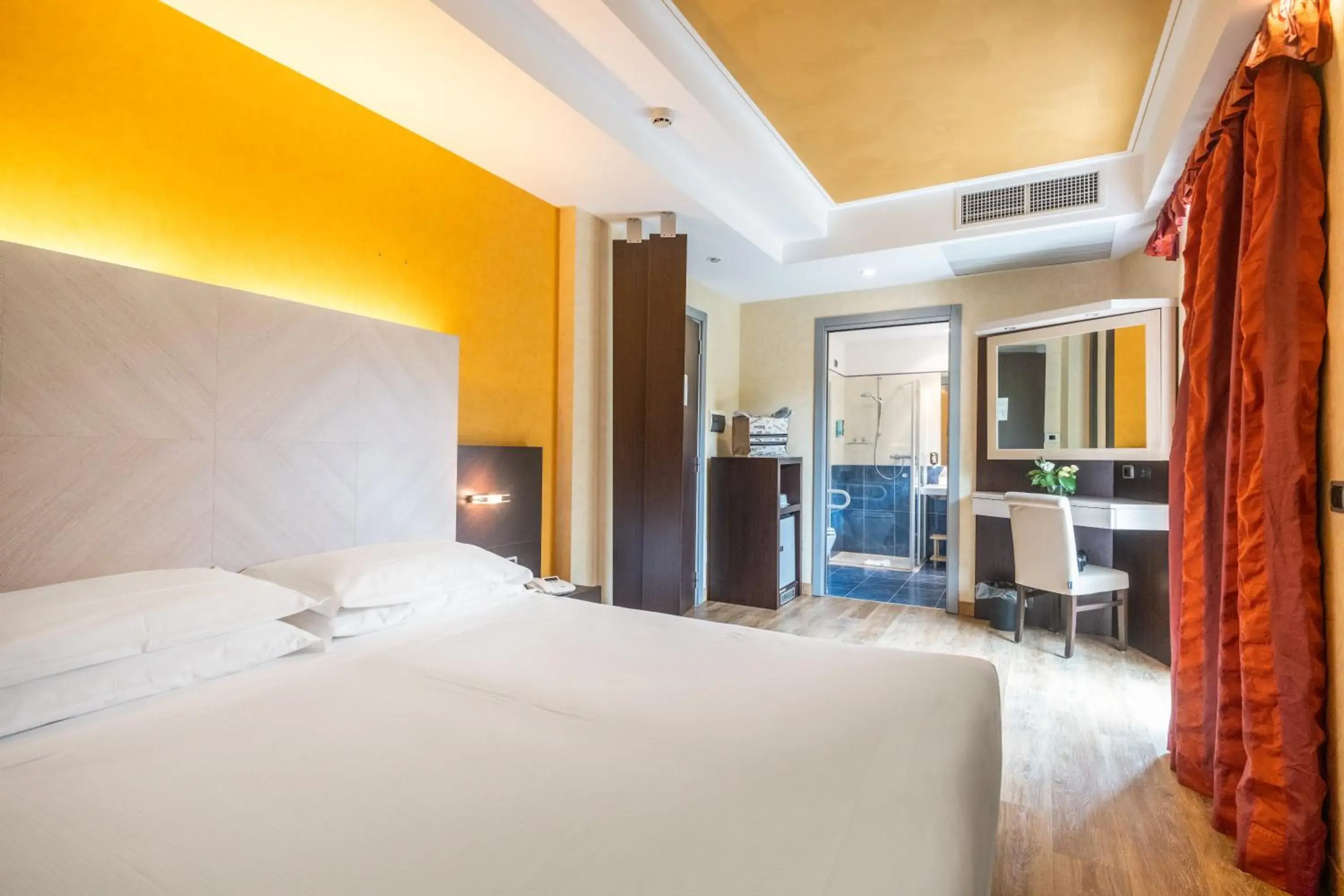 Double Room with Balcony - Disability Access in Kriss Internazionale Hotel Double Room with Balcony - Disability Access in Kriss Internazionale Hotel