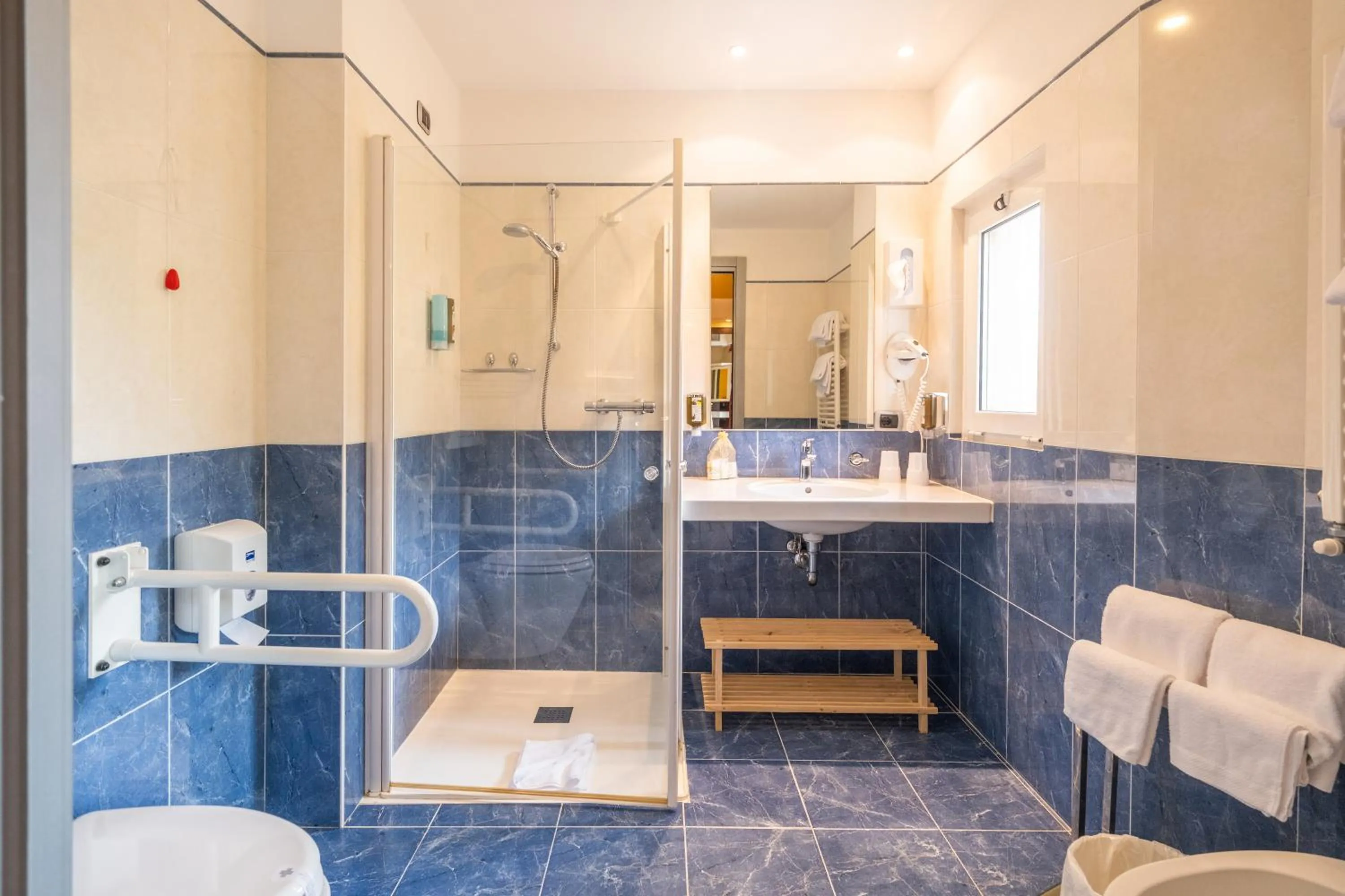 Bathroom in Kriss Internazionale Hotel