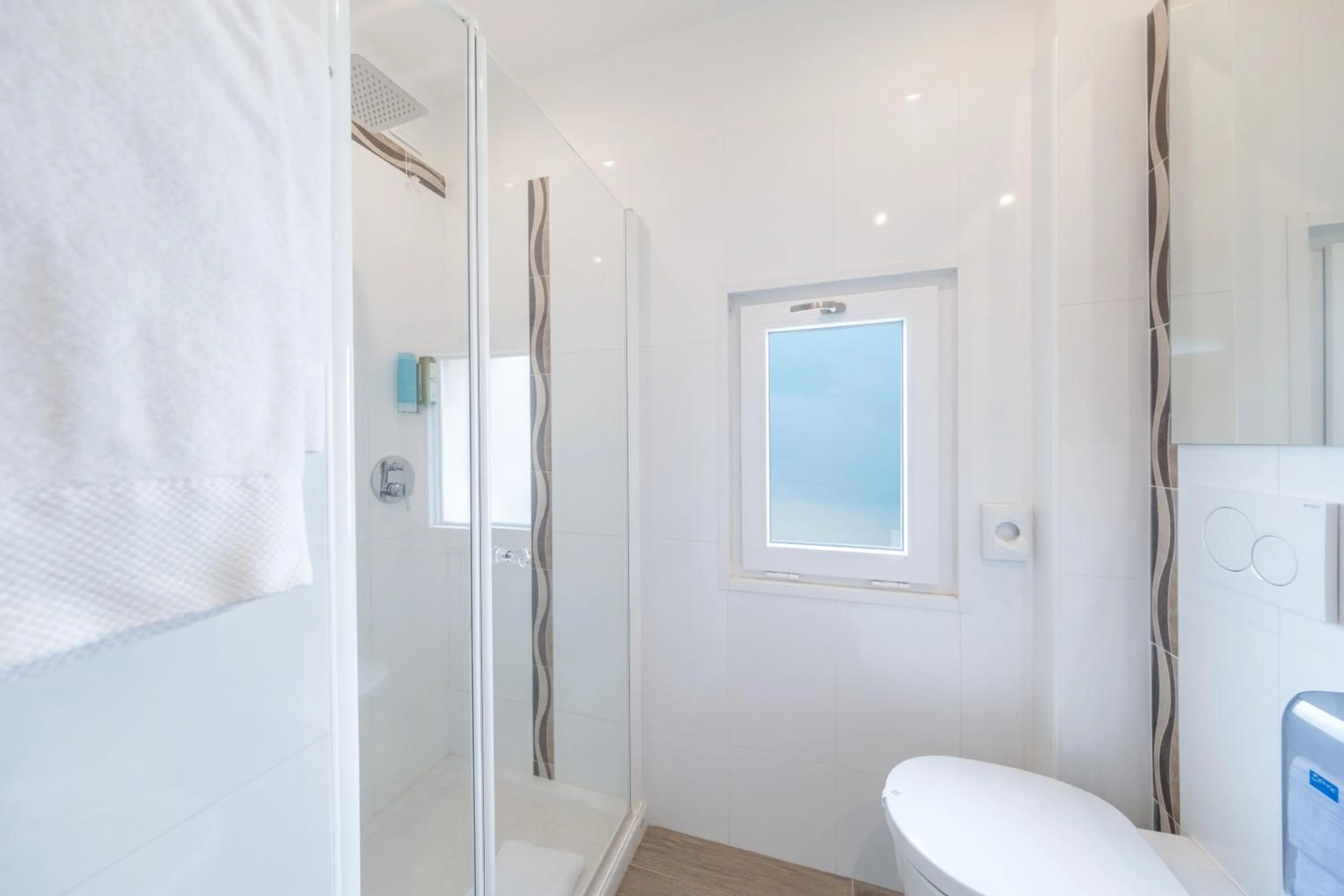 Shower in Kriss Internazionale Hotel