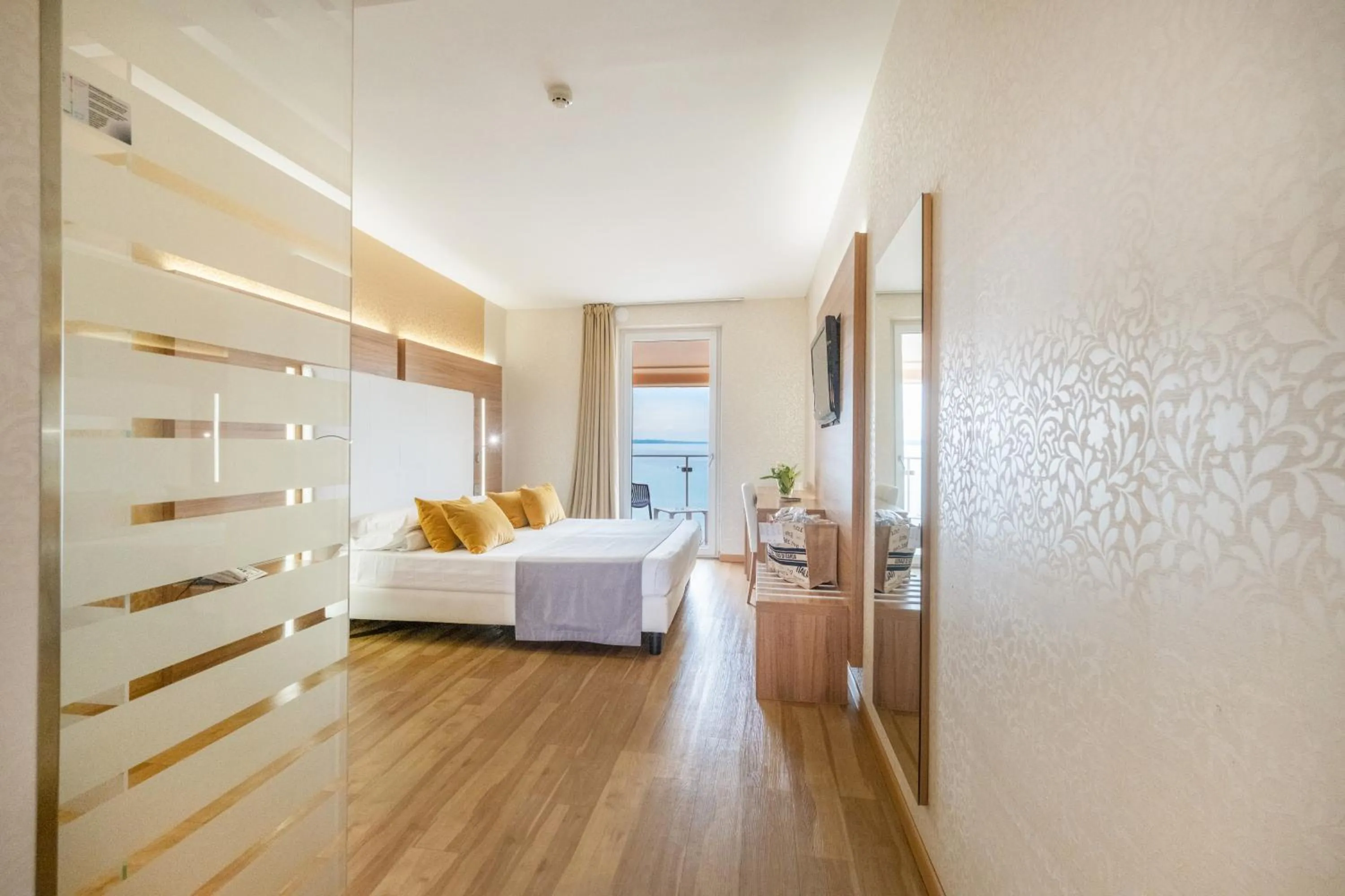 Photo of the whole room, Bed in Kriss Internazionale Hotel