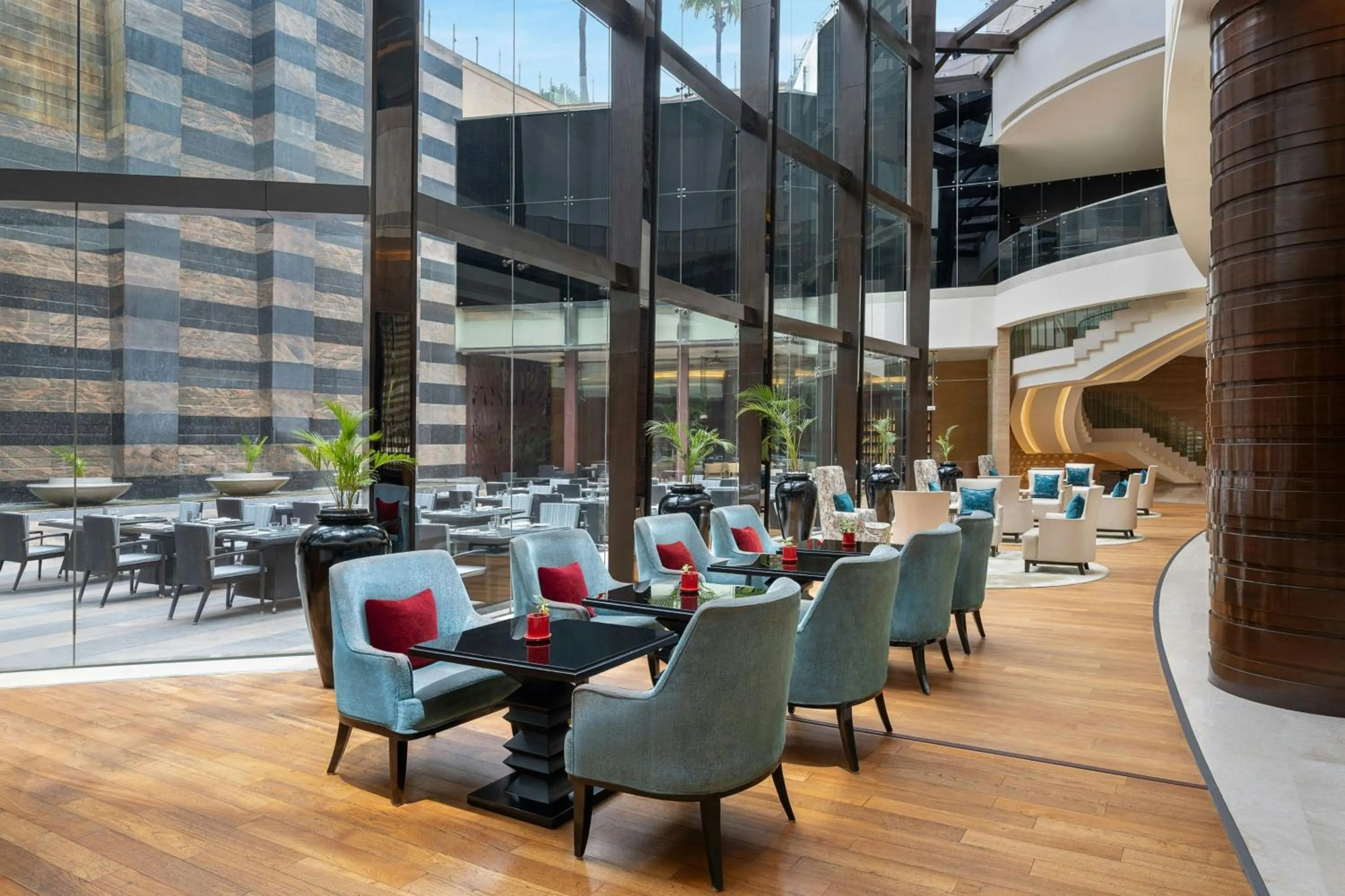 Lobby or reception in Bengaluru Marriott Hotel Whitefield