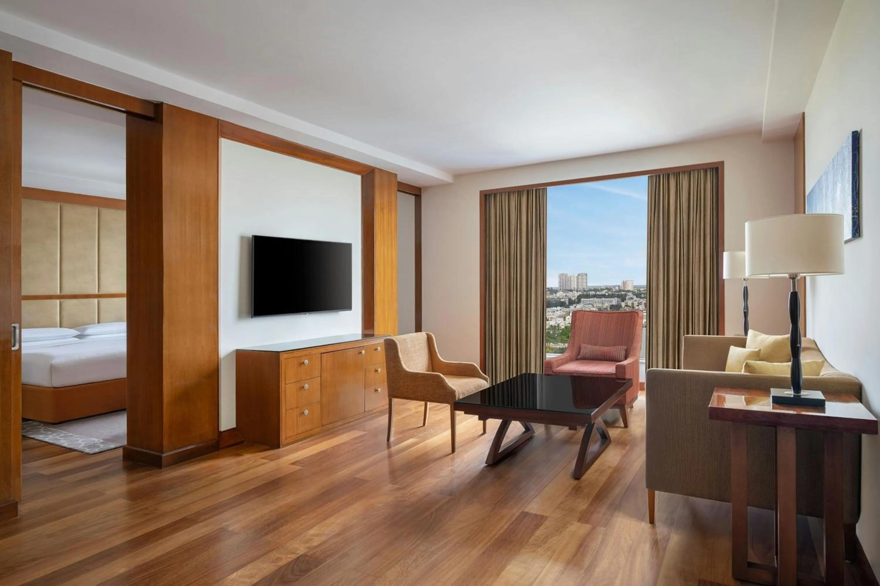 Living room, Bed in Bengaluru Marriott Hotel Whitefield