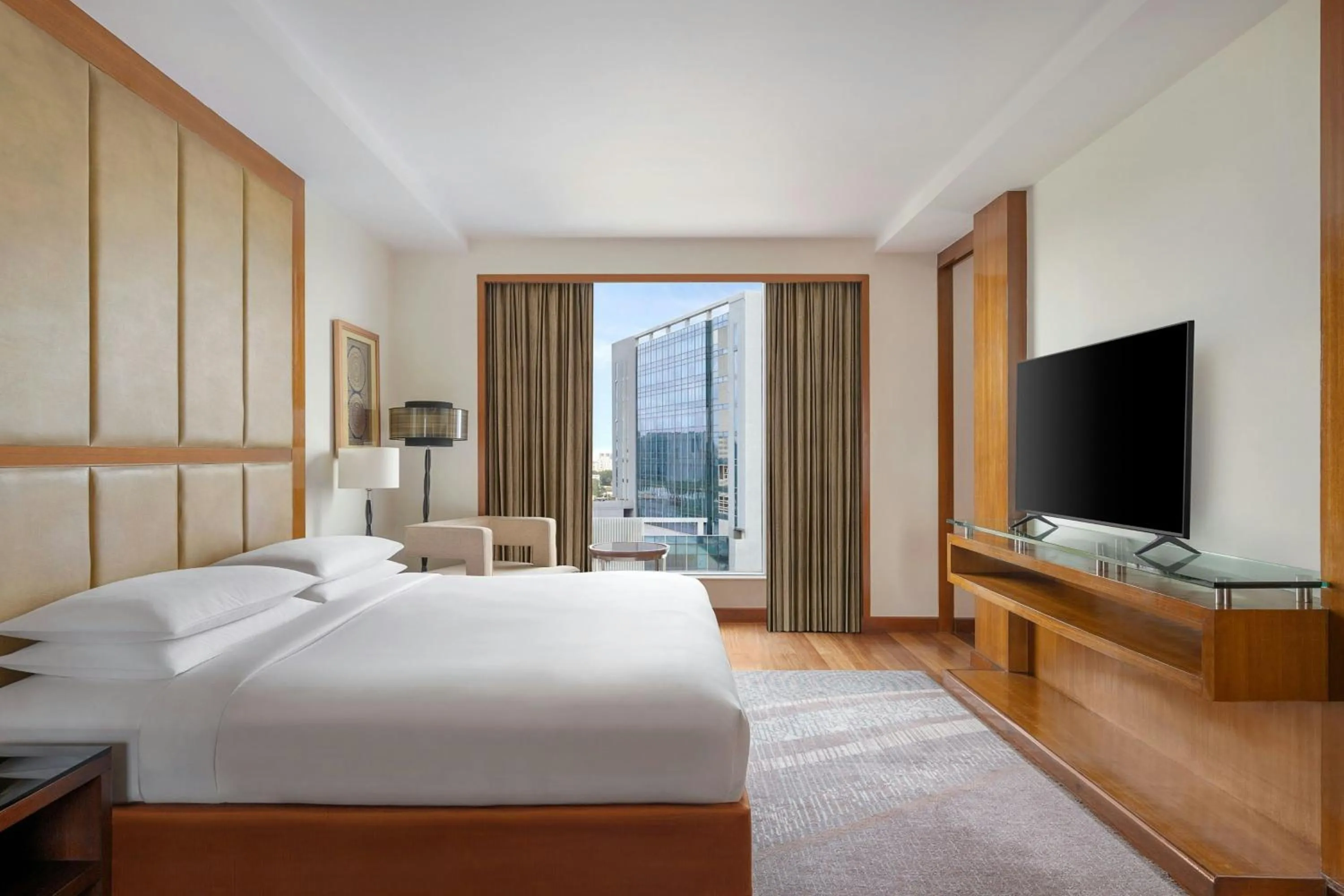 Bedroom, Bed in Bengaluru Marriott Hotel Whitefield
