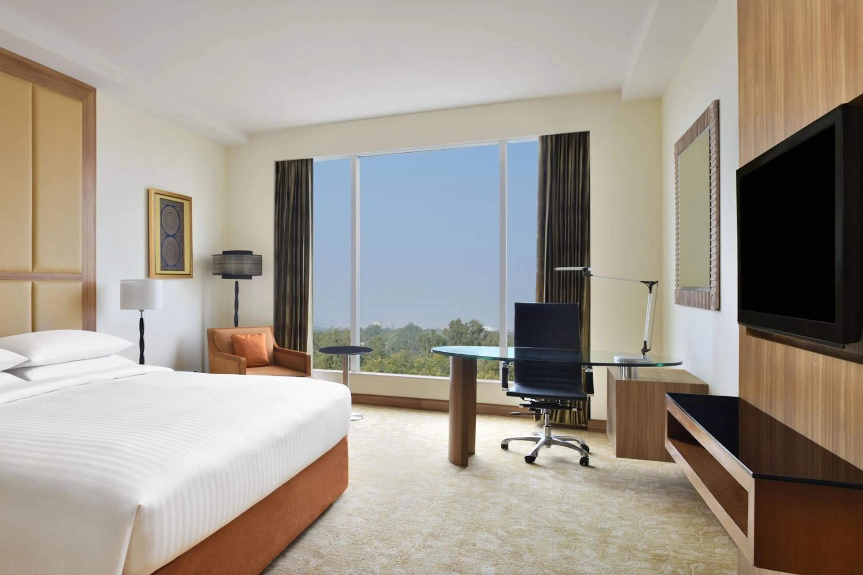 Photo of the whole room, Bed in Bengaluru Marriott Hotel Whitefield