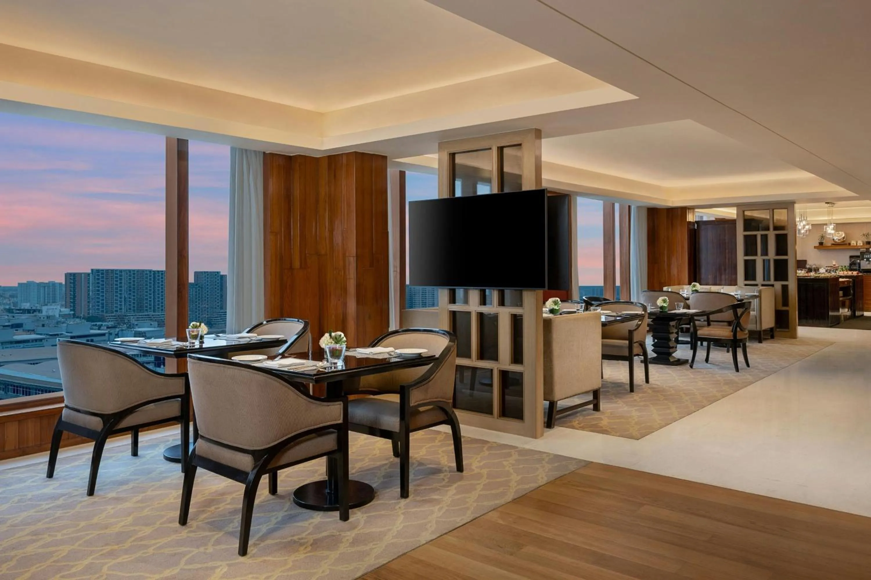 Lounge or bar in Bengaluru Marriott Hotel Whitefield