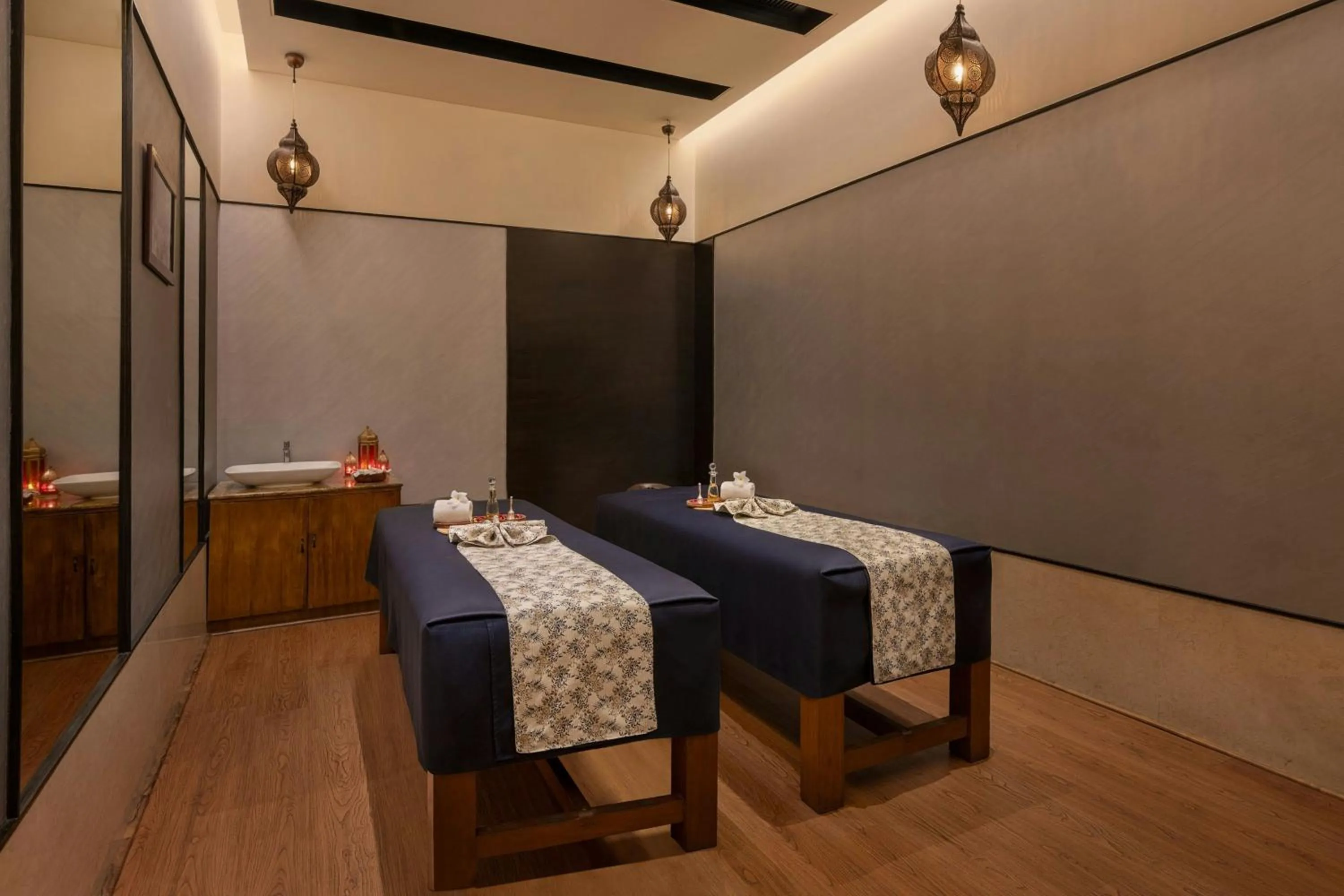 Spa and wellness centre/facilities, Bed in Bengaluru Marriott Hotel Whitefield
