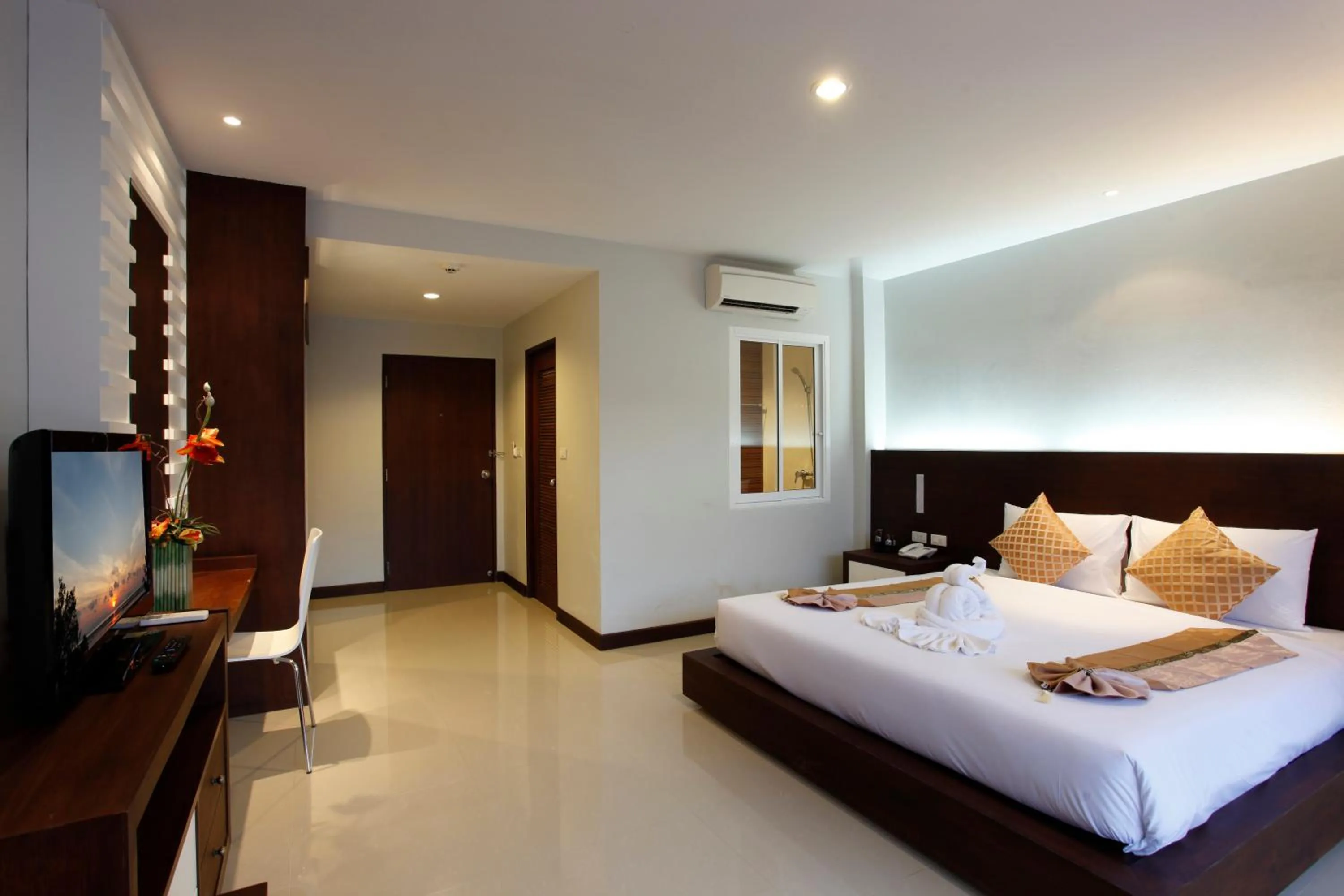 Nize Hotel (SHA Plus)