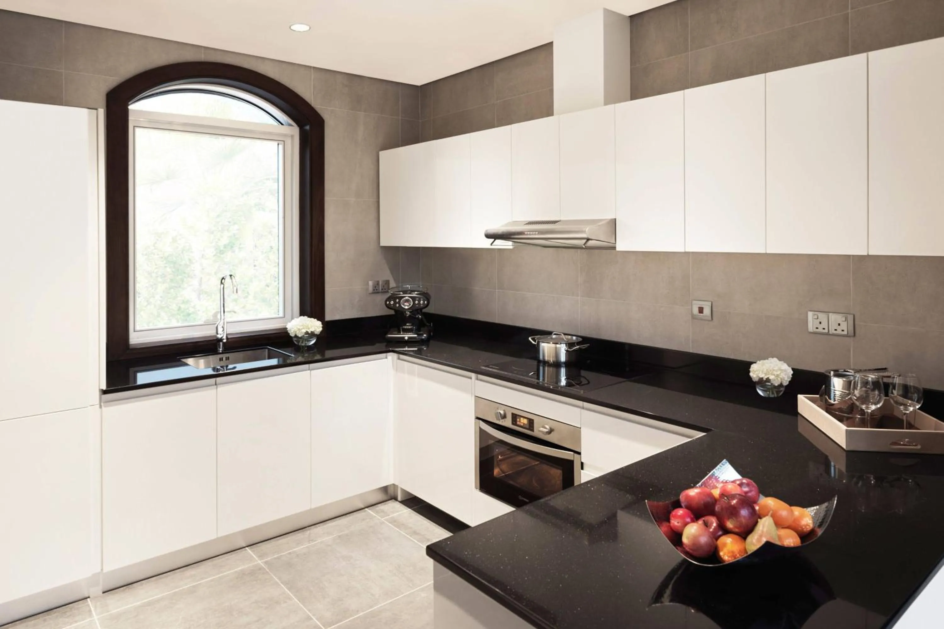 Kitchen or kitchenette in The Ritz-Carlton Abu Dhabi, Grand Canal