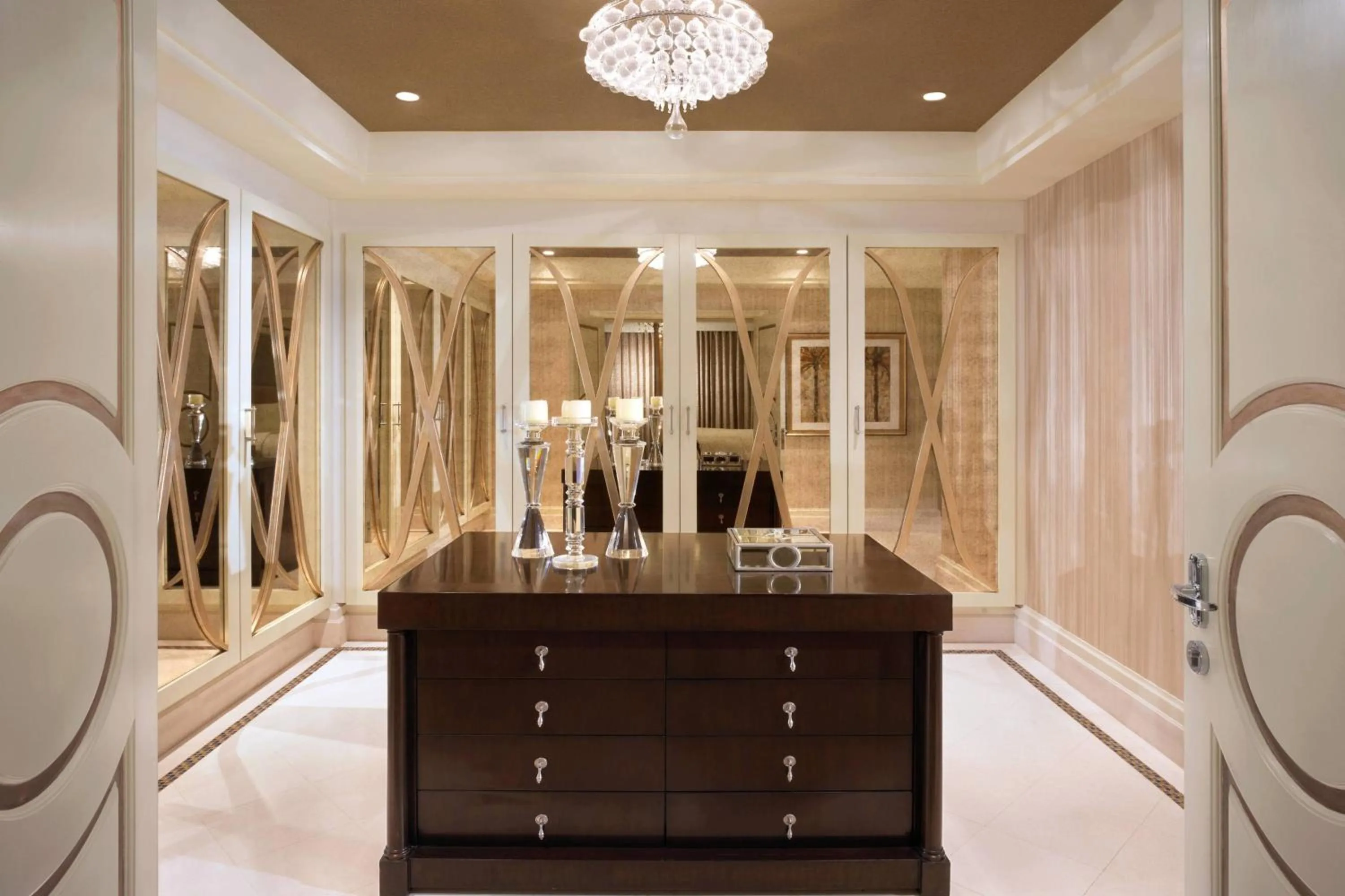 Photo of the whole room in The Ritz-Carlton Abu Dhabi, Grand Canal