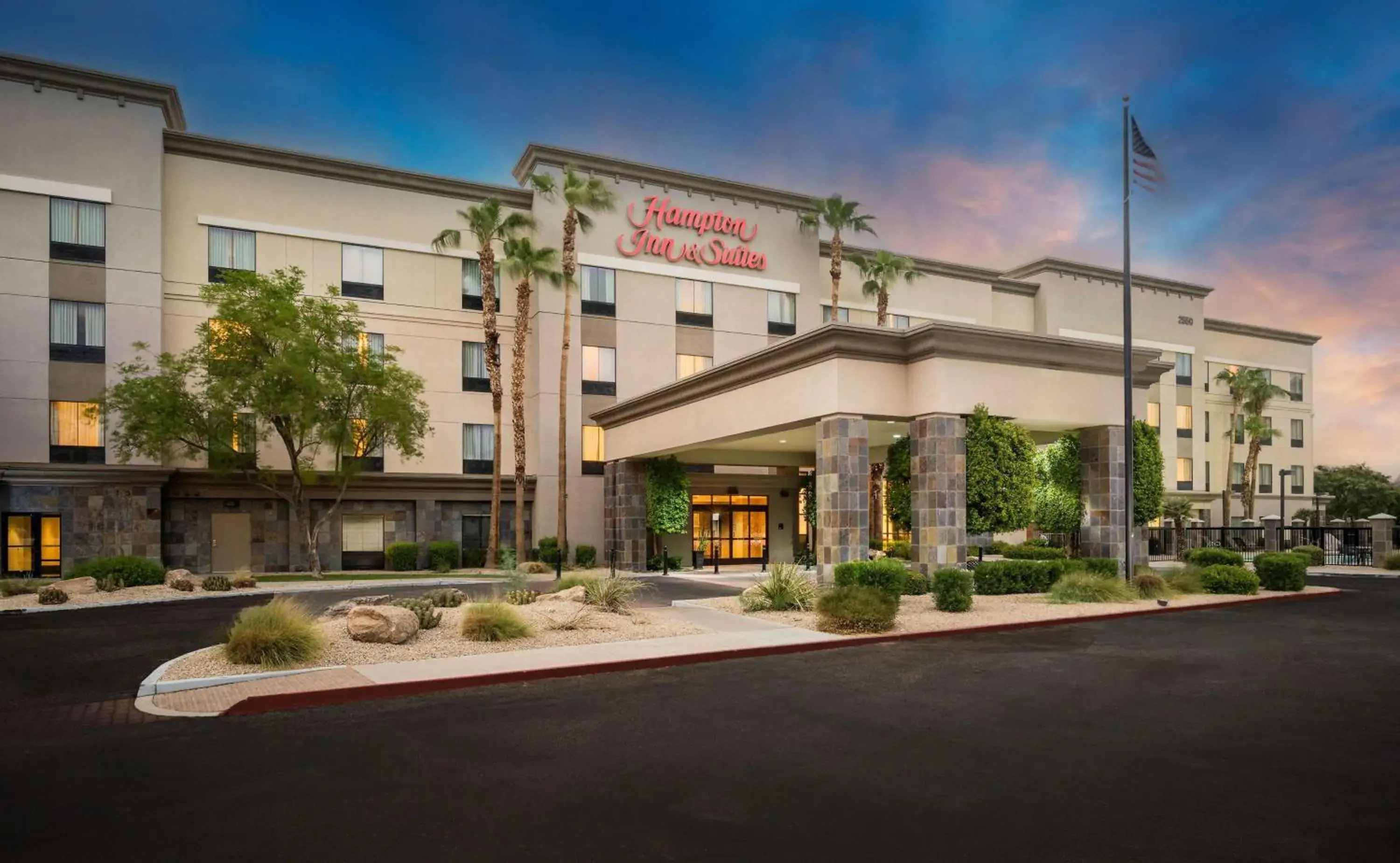 Property building in Hampton Inn & Suites Phoenix North/Happy Valley Property building in Hampton Inn & Suites Phoenix North/Happy Valley