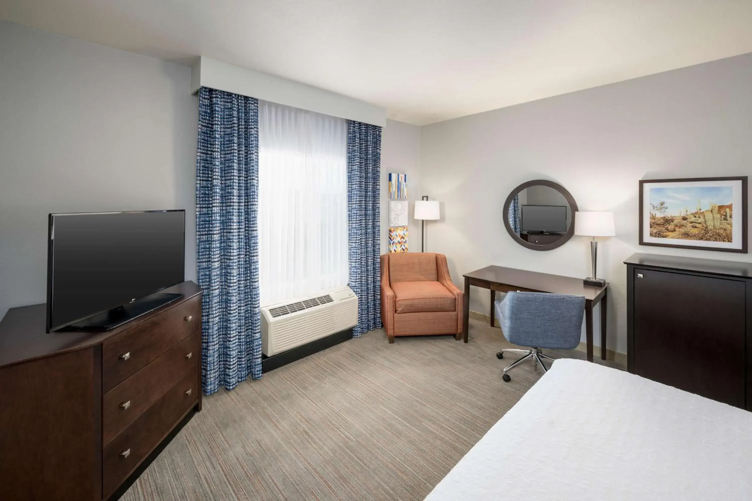 Bedroom, Bed in Hampton Inn & Suites Phoenix North/Happy Valley Bedroom, Bed in Hampton Inn & Suites Phoenix North/Happy Valley