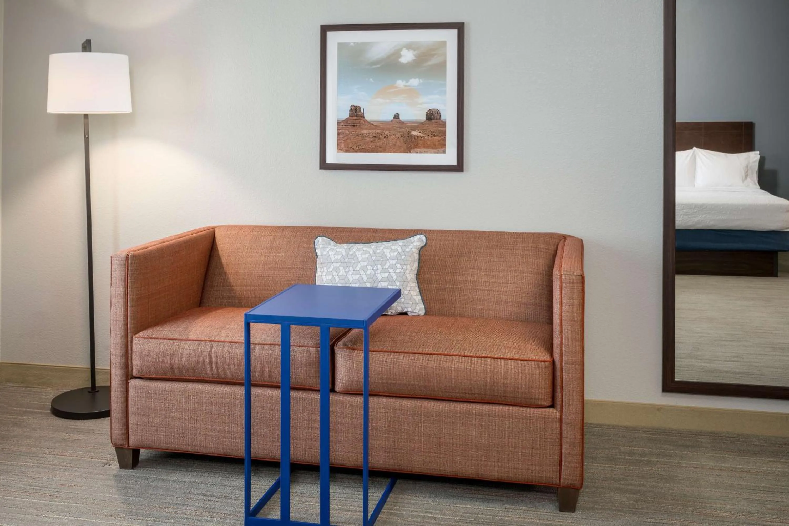 Living room, Bed in Hampton Inn & Suites Phoenix North/Happy Valley