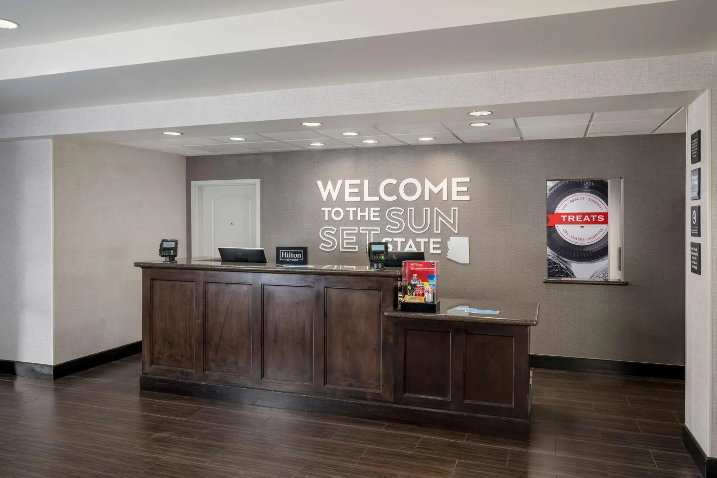 Lobby or reception in Hampton Inn & Suites Phoenix North/Happy Valley Lobby or reception in Hampton Inn & Suites Phoenix North/Happy Valley