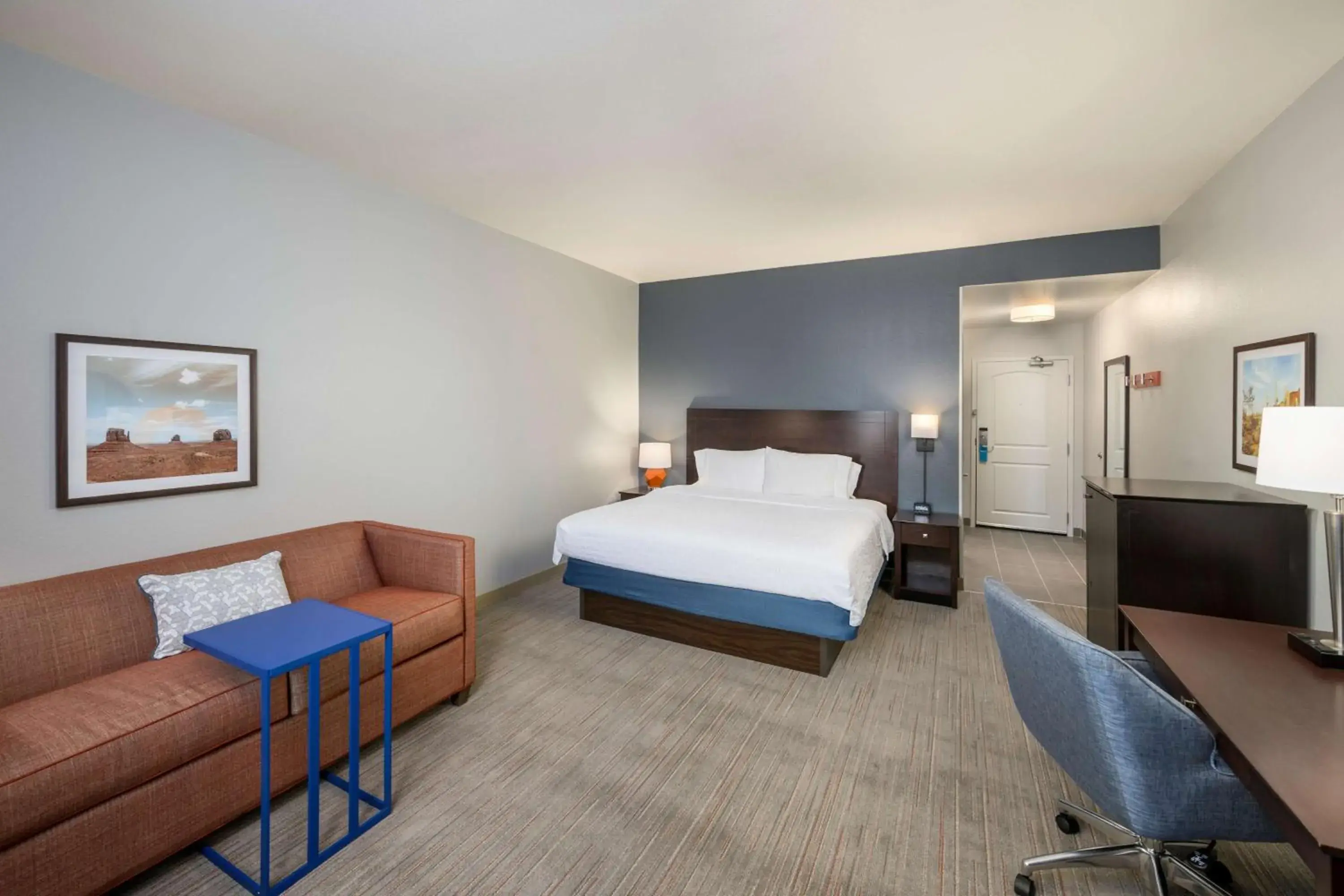 Bedroom, Bed in Hampton Inn & Suites Phoenix North/Happy Valley Bedroom, Bed in Hampton Inn & Suites Phoenix North/Happy Valley