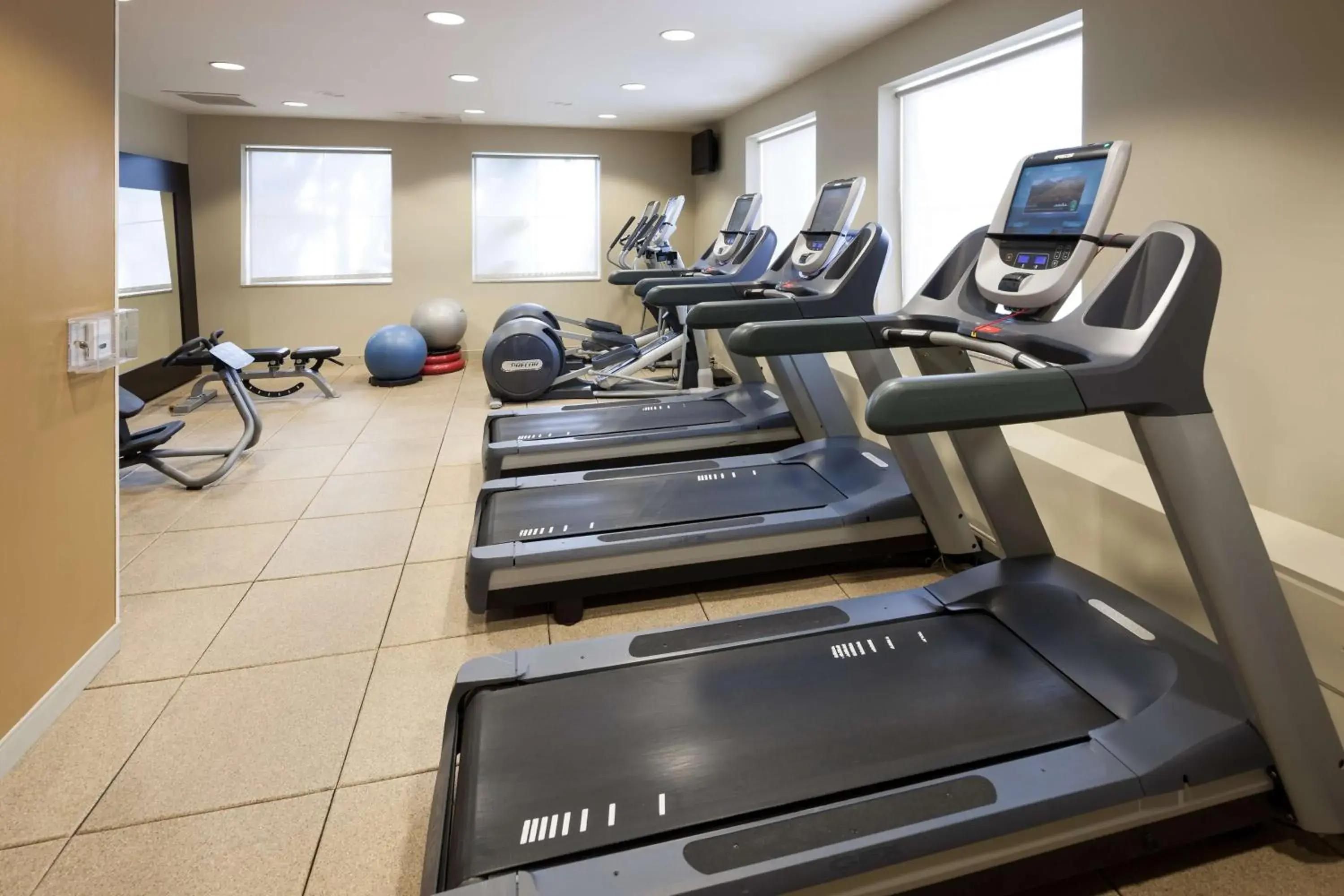 Fitness centre/facilities in Embassy Suites by Hilton Tampa Brandon Fitness centre/facilities in Embassy Suites by Hilton Tampa Brandon