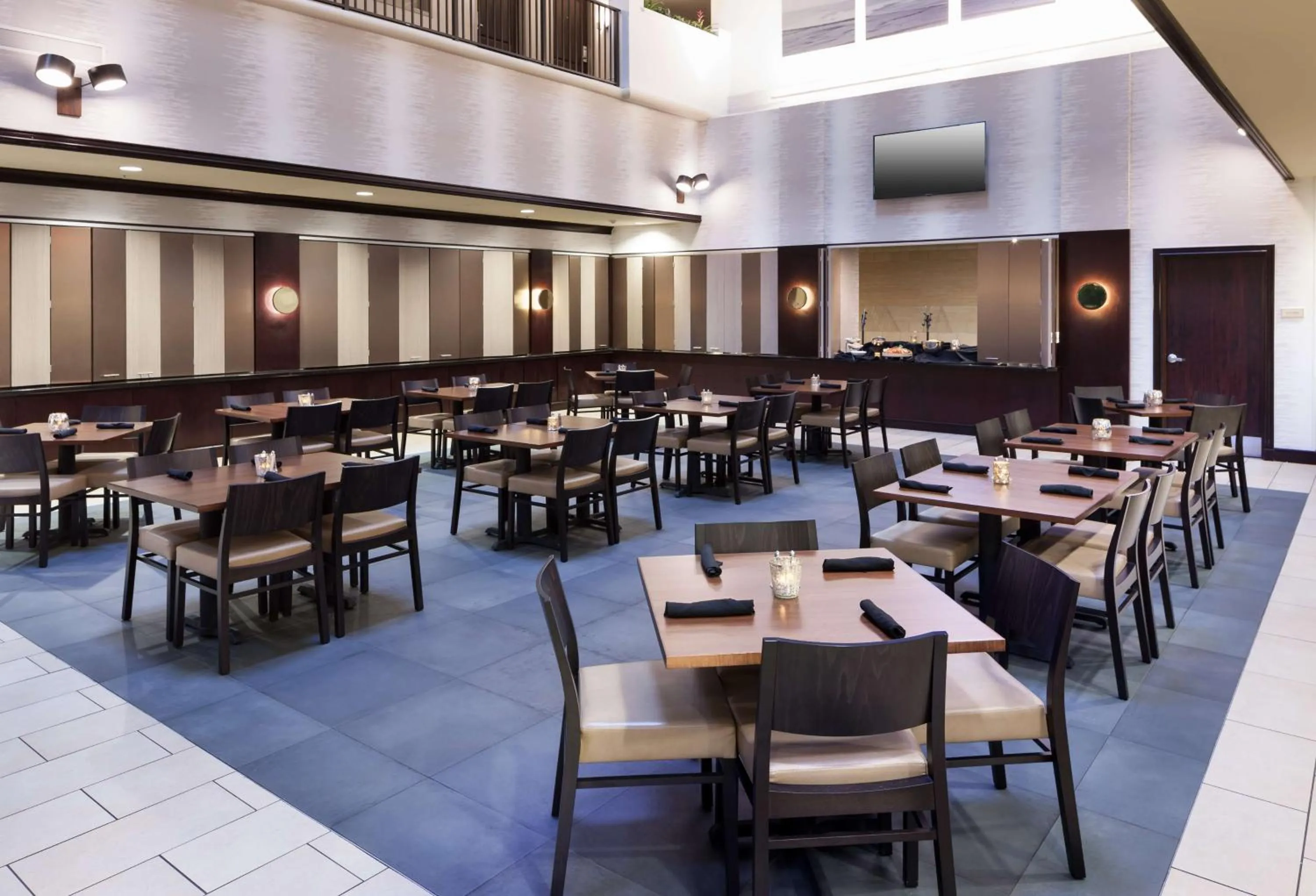 Restaurant/places to eat in Embassy Suites by Hilton Tampa Brandon