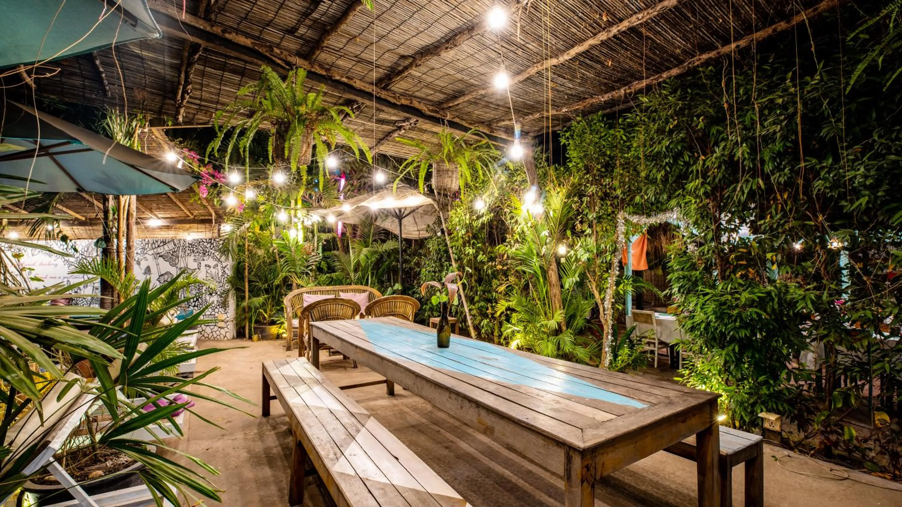 Restaurant/places to eat in Baby Elephant Boutique Hotel