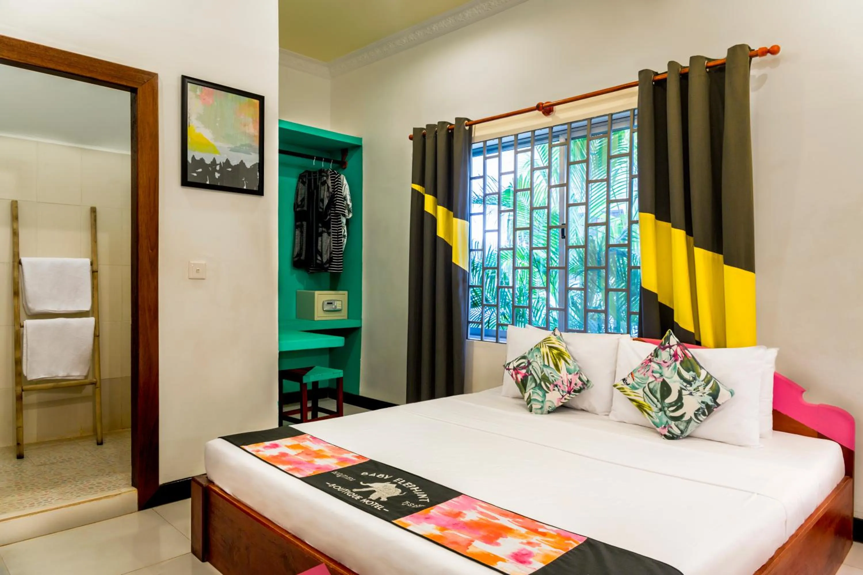 Bathroom, Bed in Baby Elephant Boutique Hotel