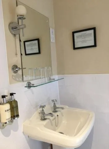 Standard Twin Room 6 in The Charles Bathurst Inn