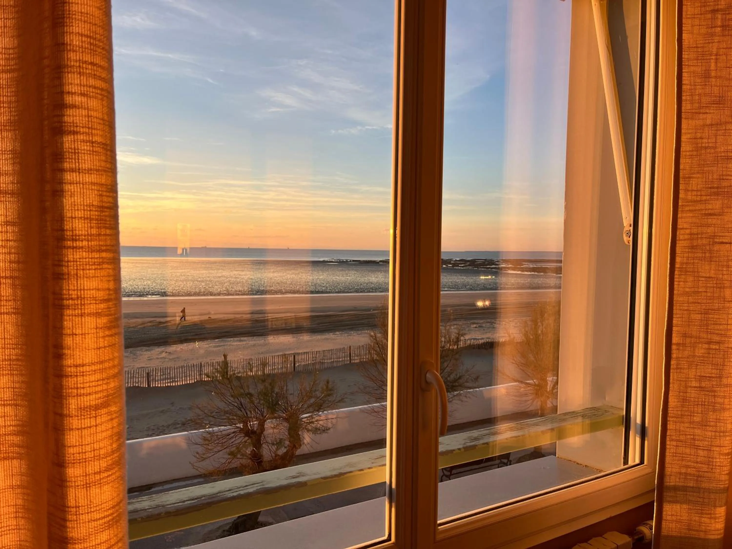 Day, Sea View in L'Acadie Brasserie Plage