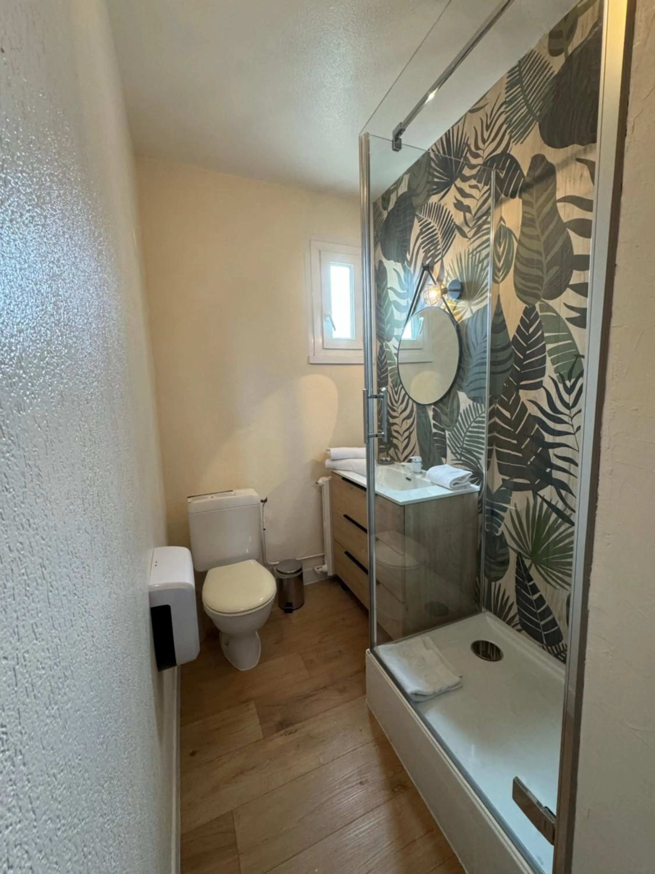 Bathroom in L'Acadie Brasserie Plage