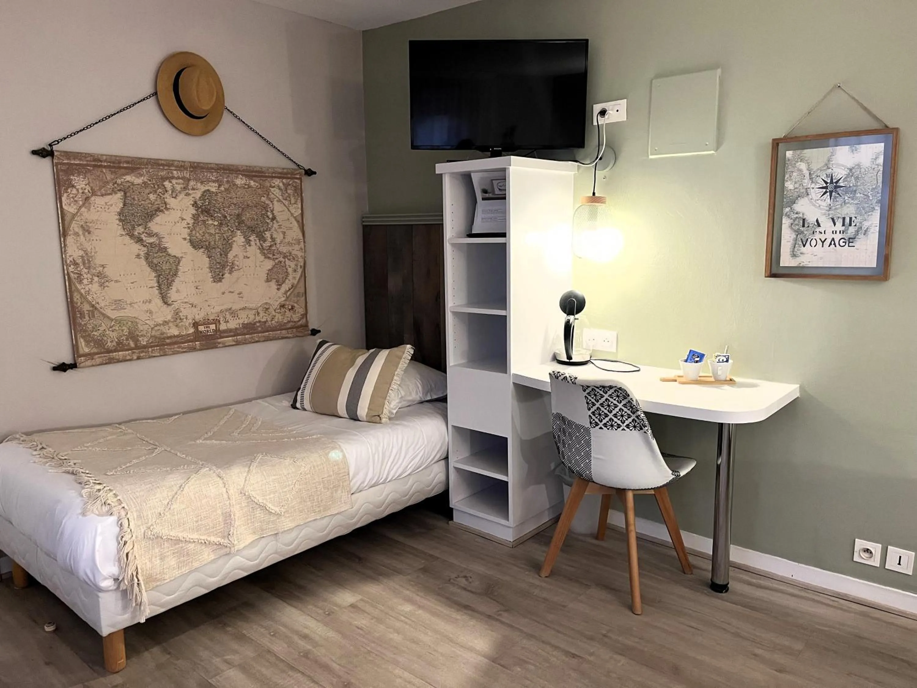 Bed in L'Acadie Brasserie Plage