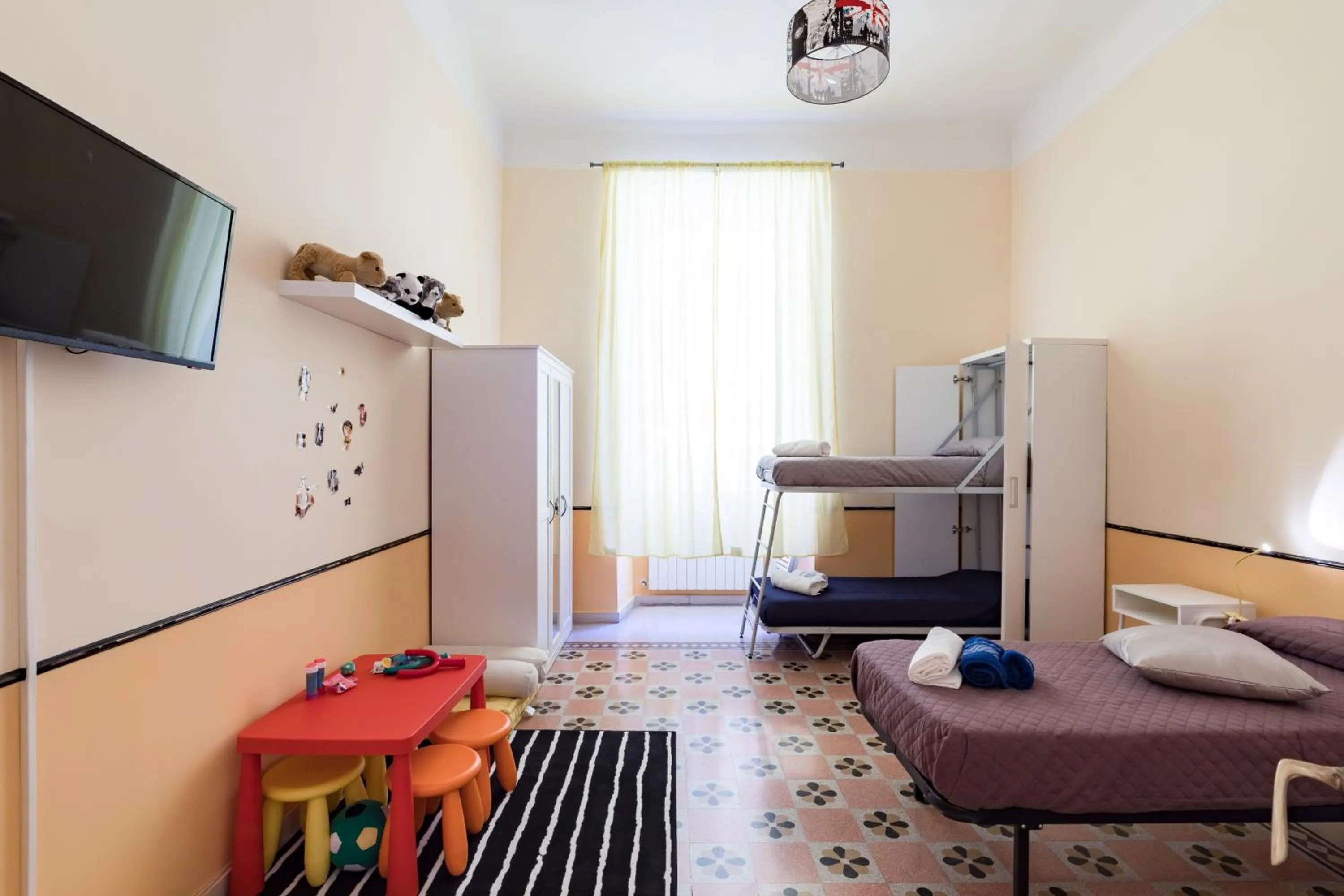 Communal lounge/ TV room, Bed in Casa al Viminale