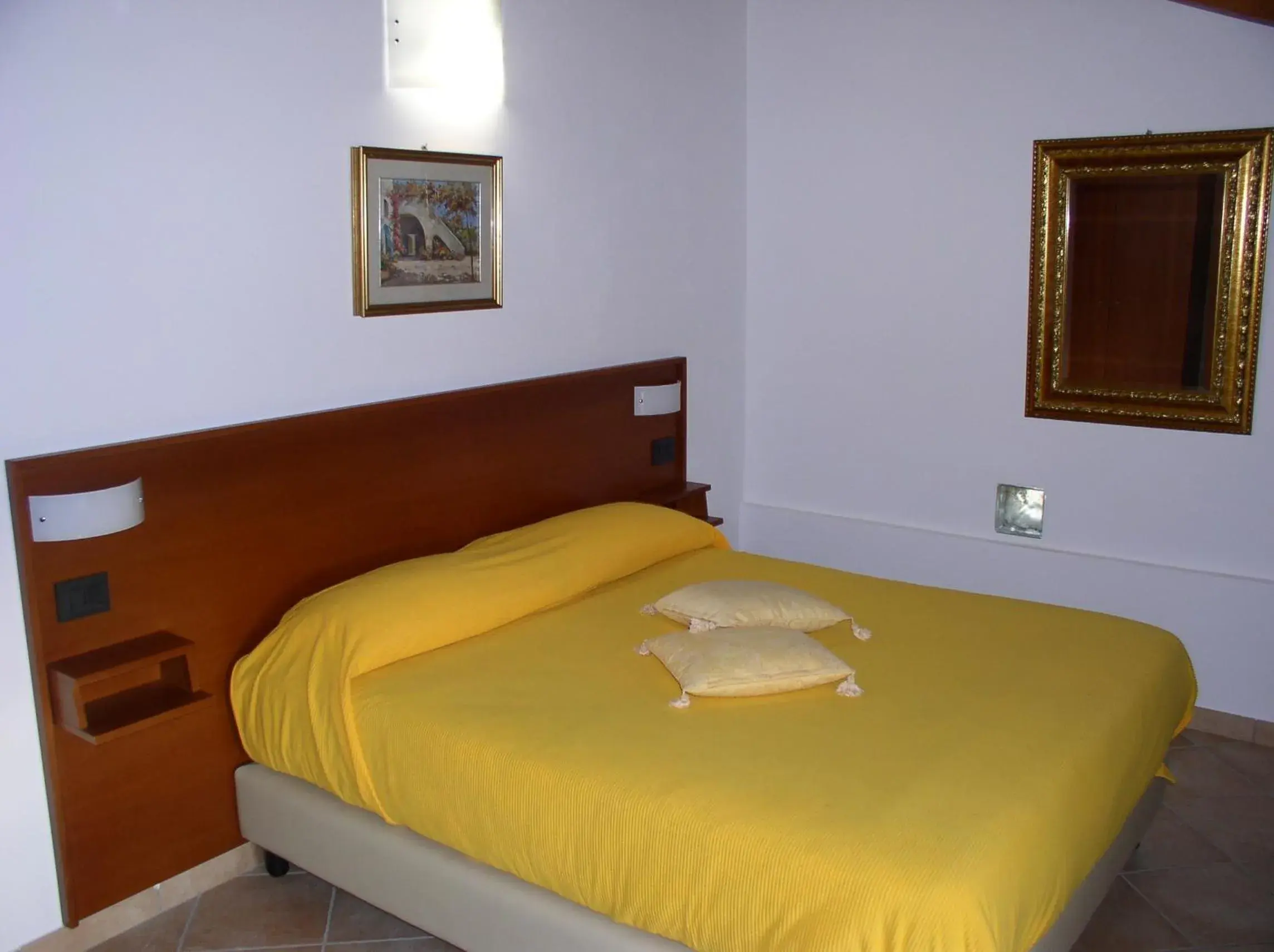 Quadruple Room with Private Bathroom - single occupancy in Country House Casale D'Orio Quadruple Room with Private Bathroom - single occupancy in Country House Casale D'Orio