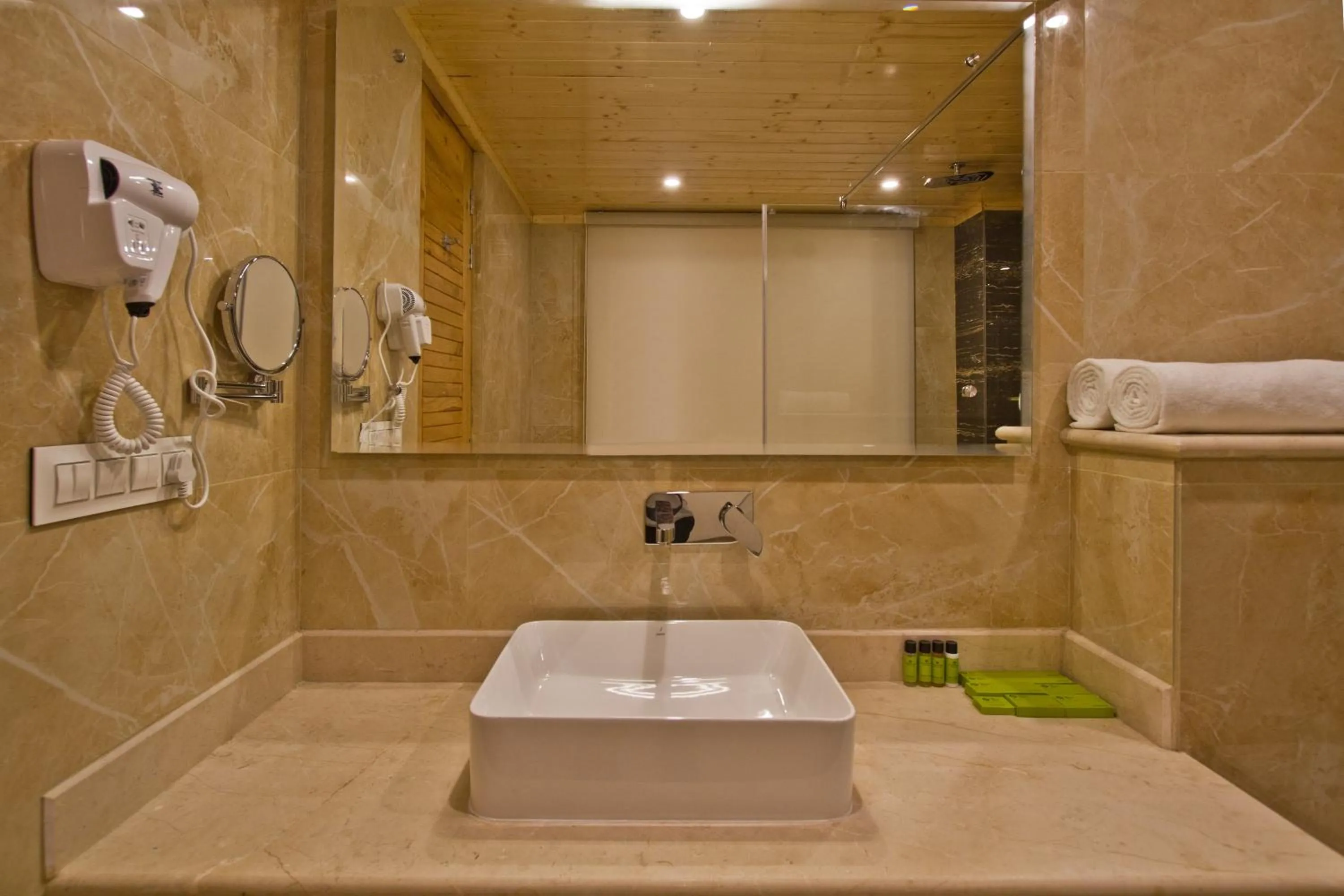 Balkon Room in The Holiday Villa Resorts & Spa